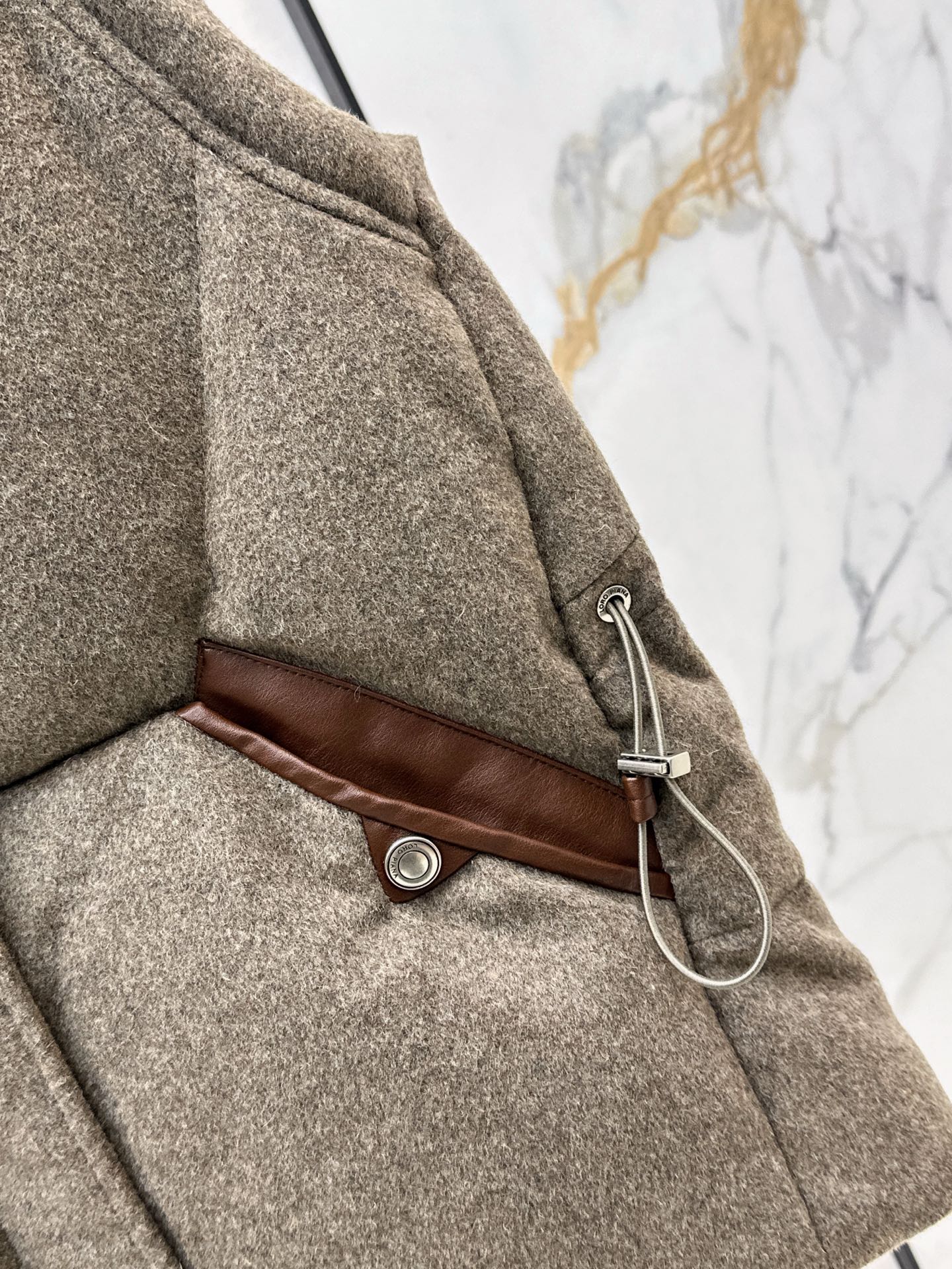 25 New drawstring waistband woolen down vest jacket