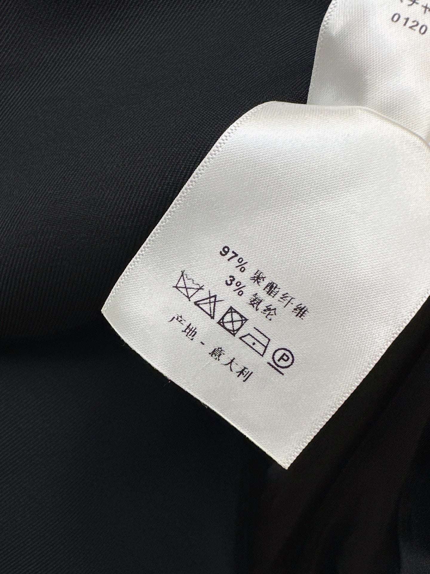 25 New slanted buckle waistband suit jacket