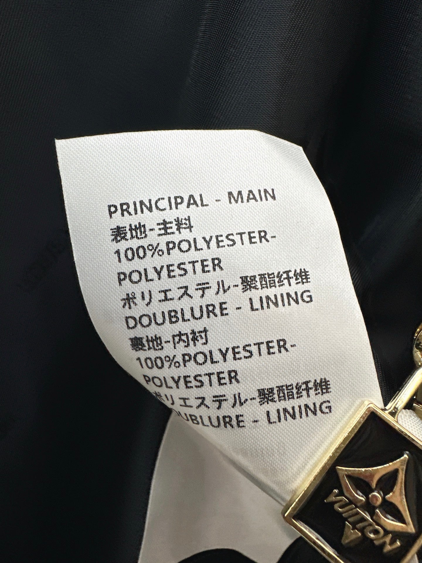 hooded long-sleeved jacket