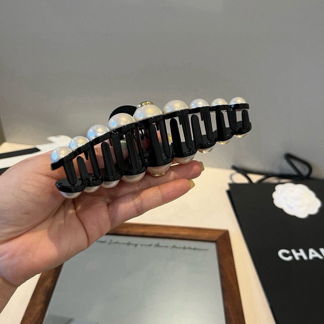 Pearl decorative hair clip