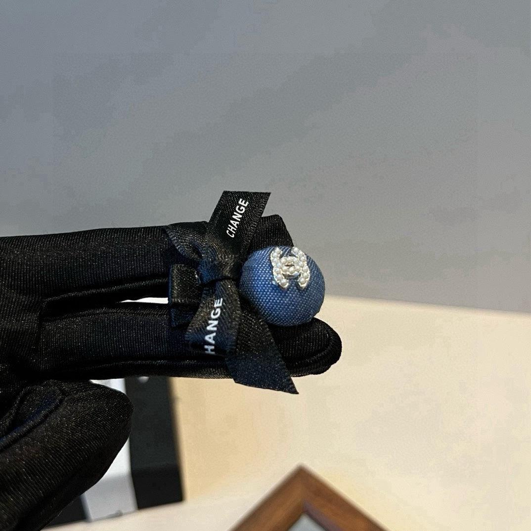 New bow tie hair clip