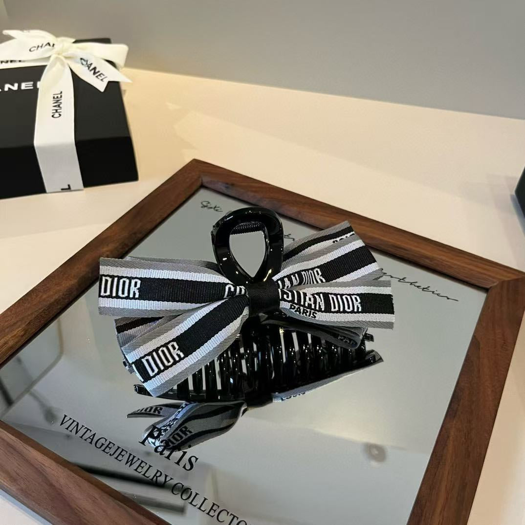 Knot decoration hair clip