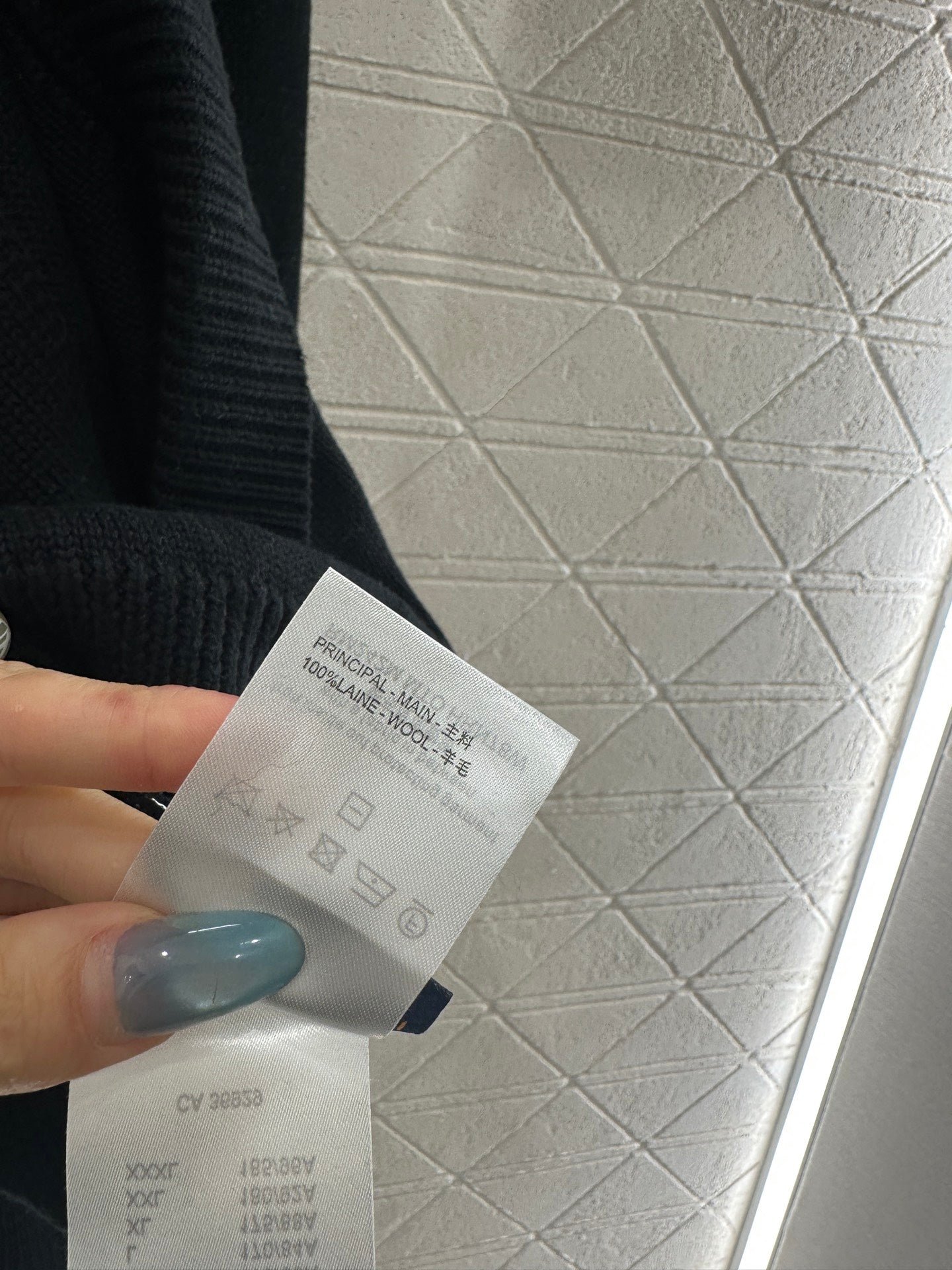 Knitted wool jacket with collar and open collar