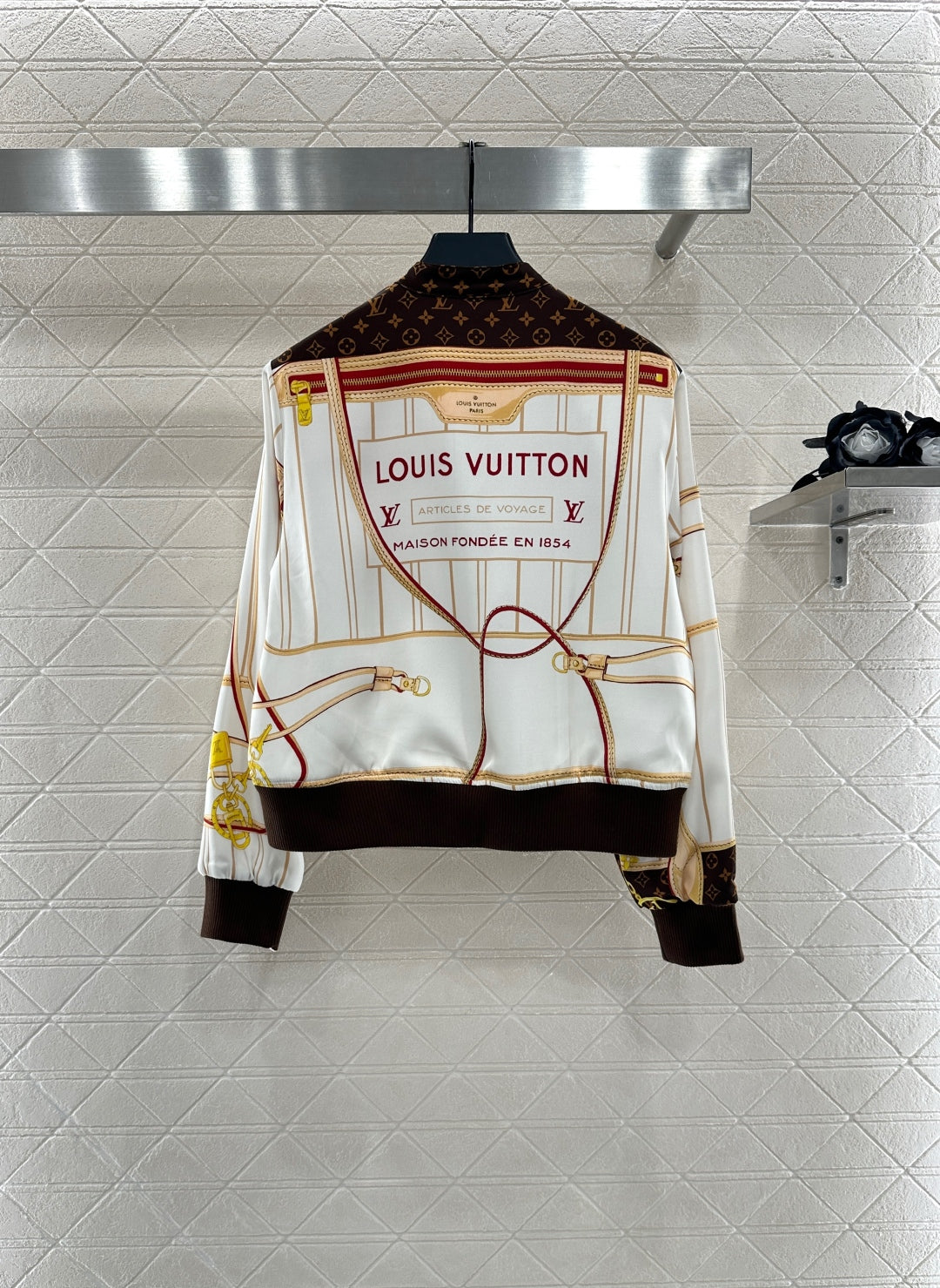 25fw Wear two standing collar jackets