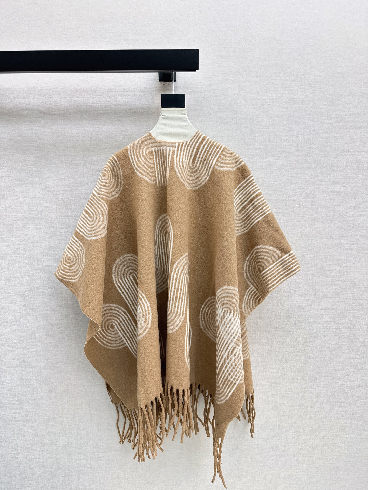 25fw Knitted cloak, shawl jacket