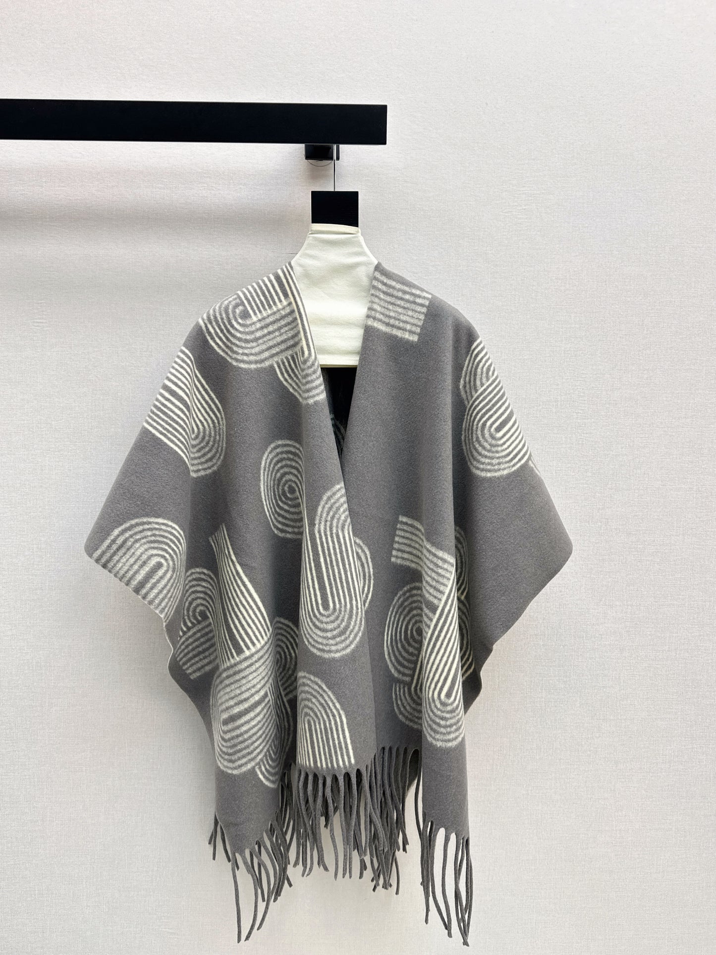 25fw Knitted cloak, shawl jacket