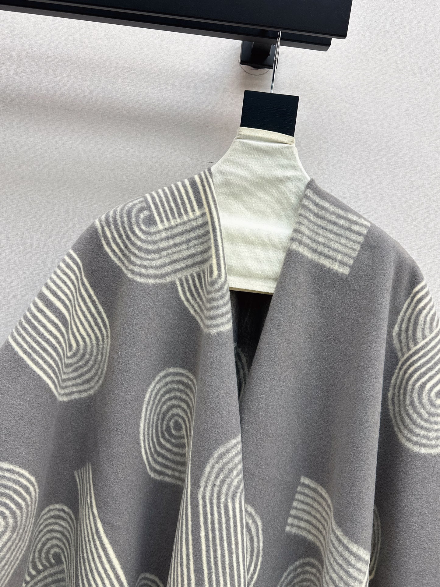 25fw Knitted cloak, shawl jacket