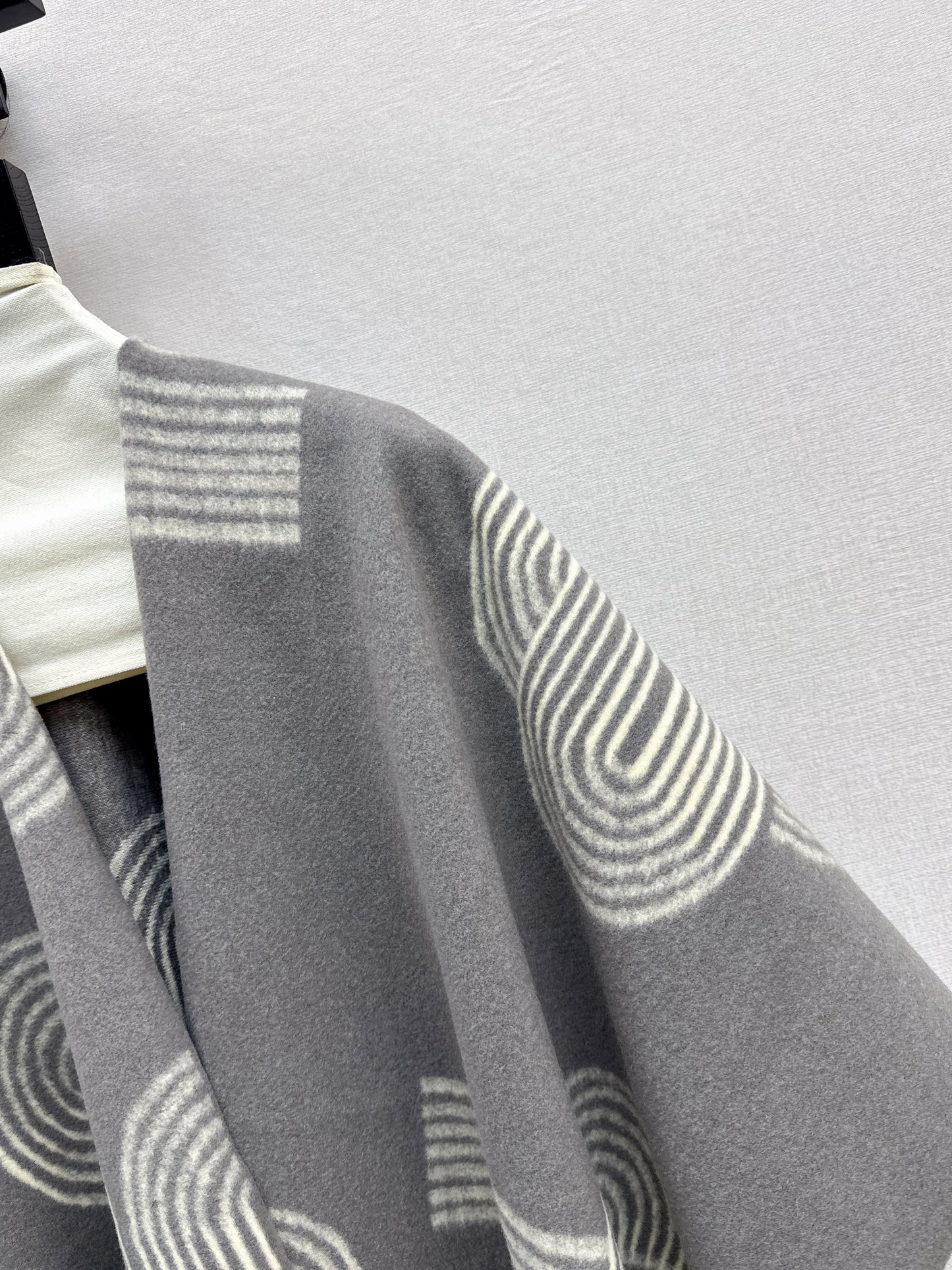 25fw Knitted cloak, shawl jacket