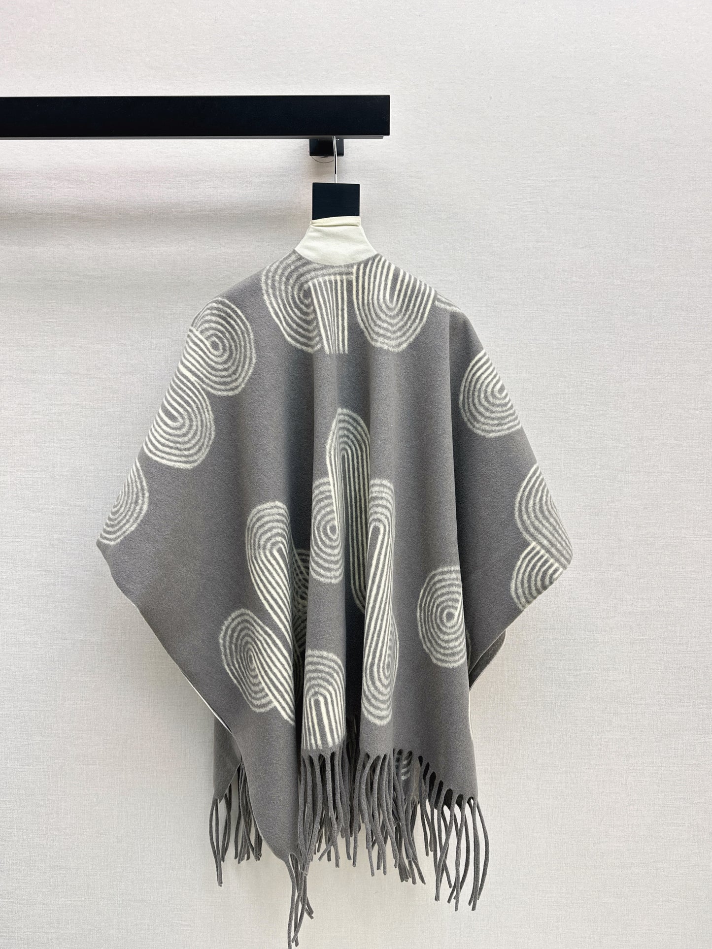 25fw Knitted cloak, shawl jacket