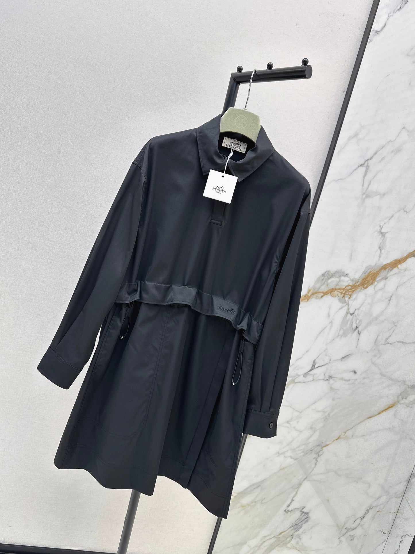 25fw Stand up collar drawstring design dress