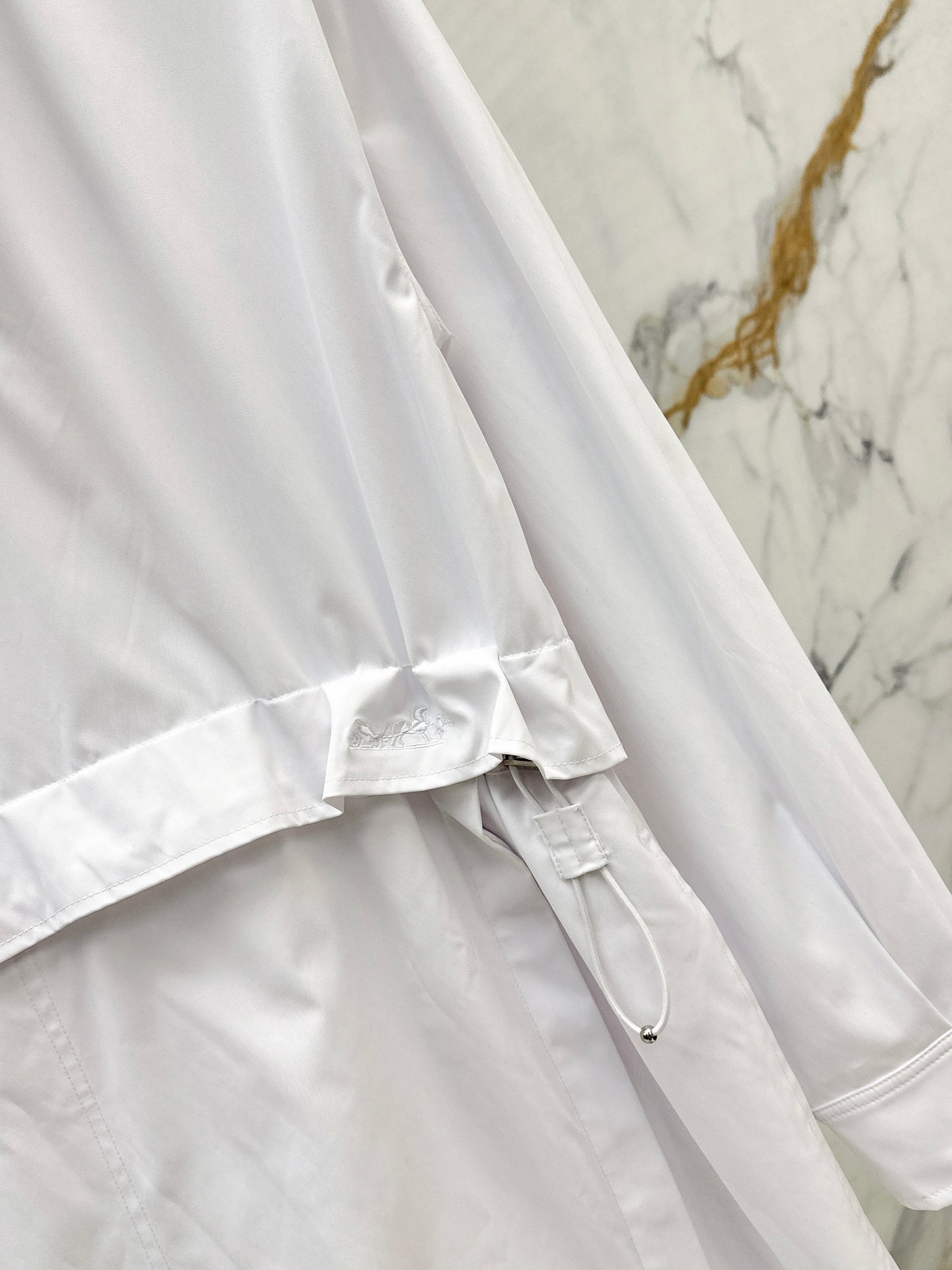 25fw Stand up collar drawstring design dress