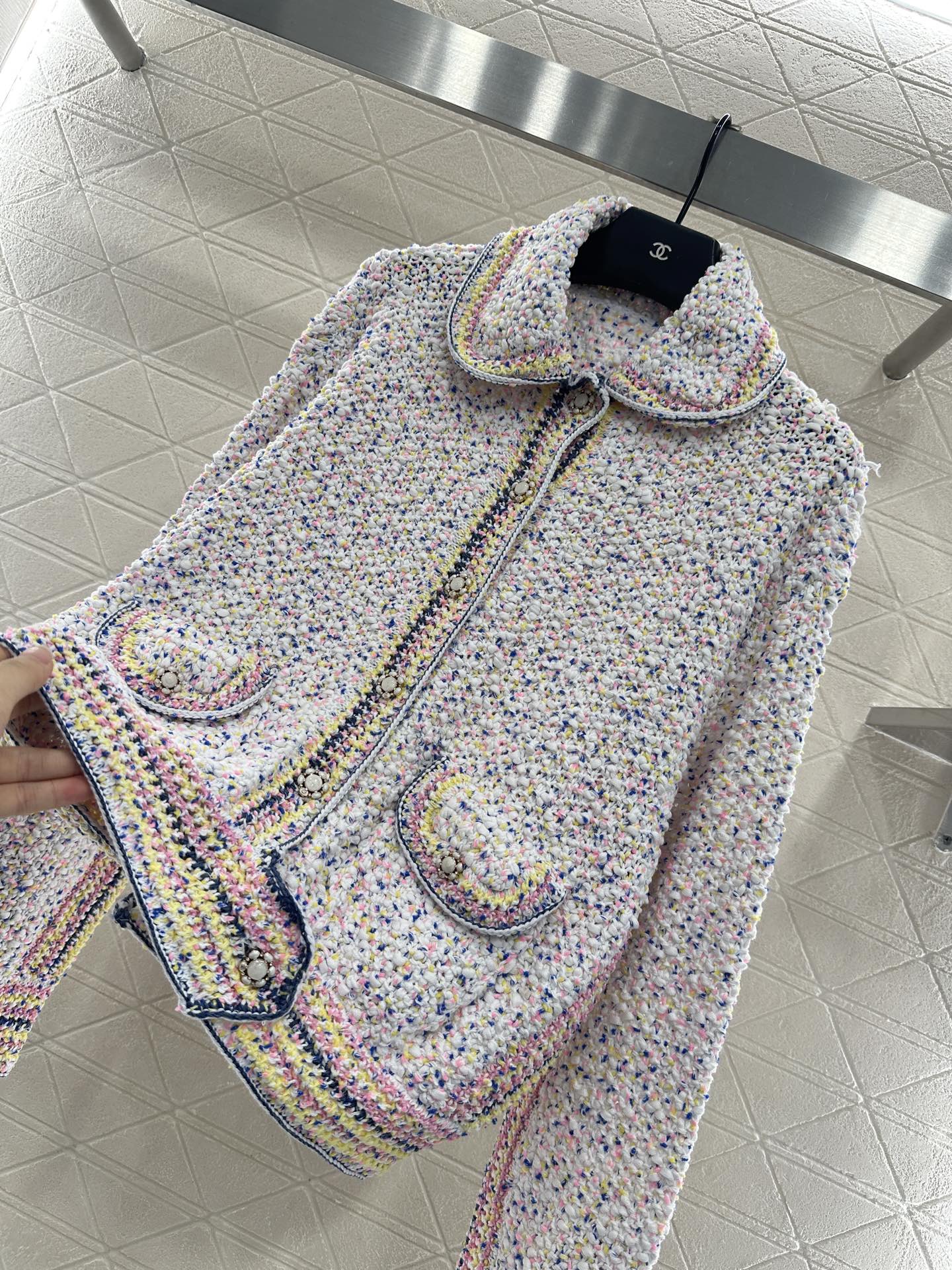 25fw Collar colored dot sweater cardigan