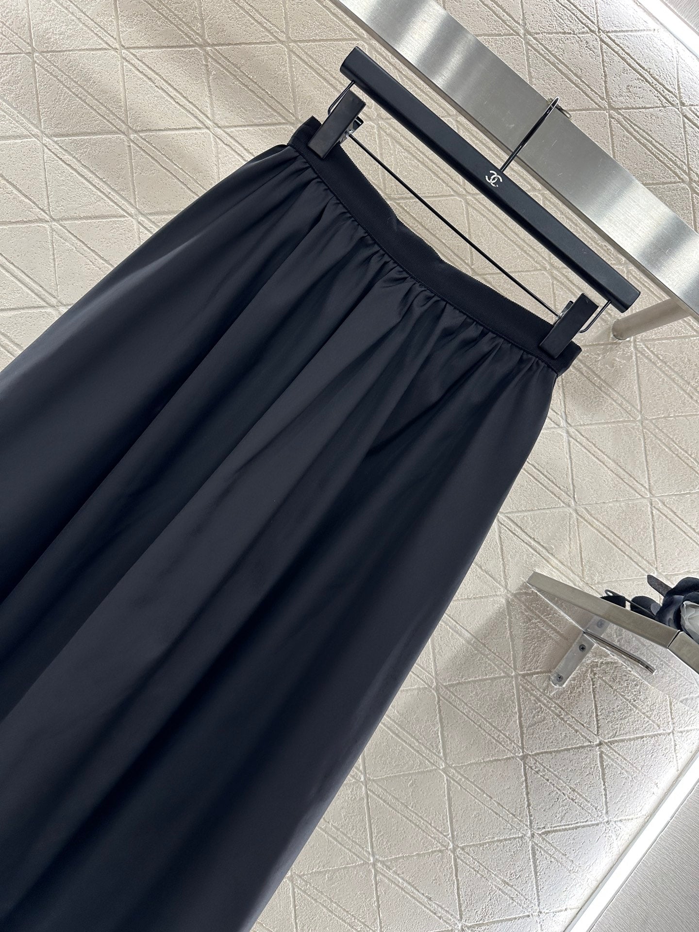 25fw High waisted umbrella shaped mid length skirt