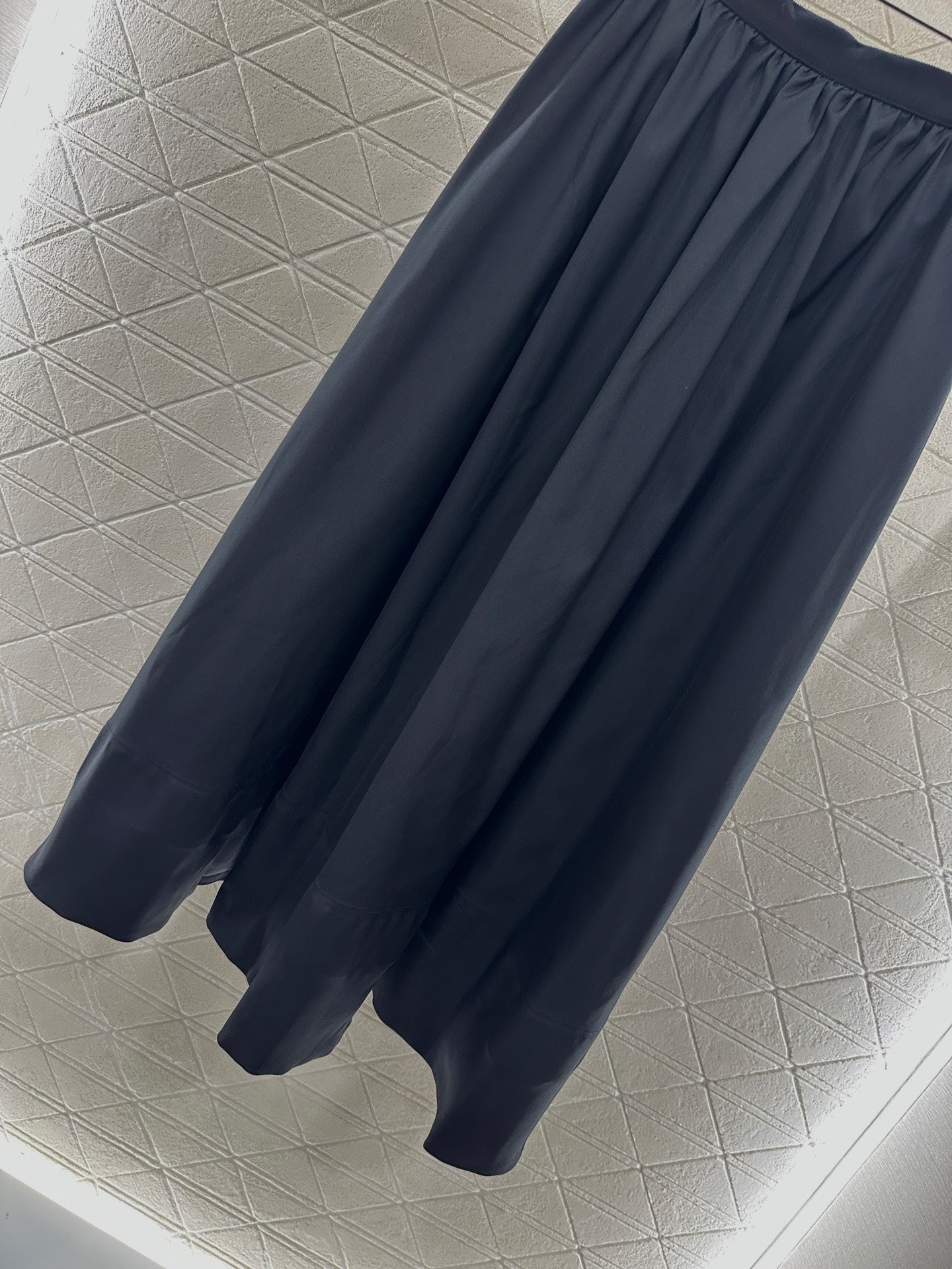 25fw High waisted umbrella shaped mid length skirt