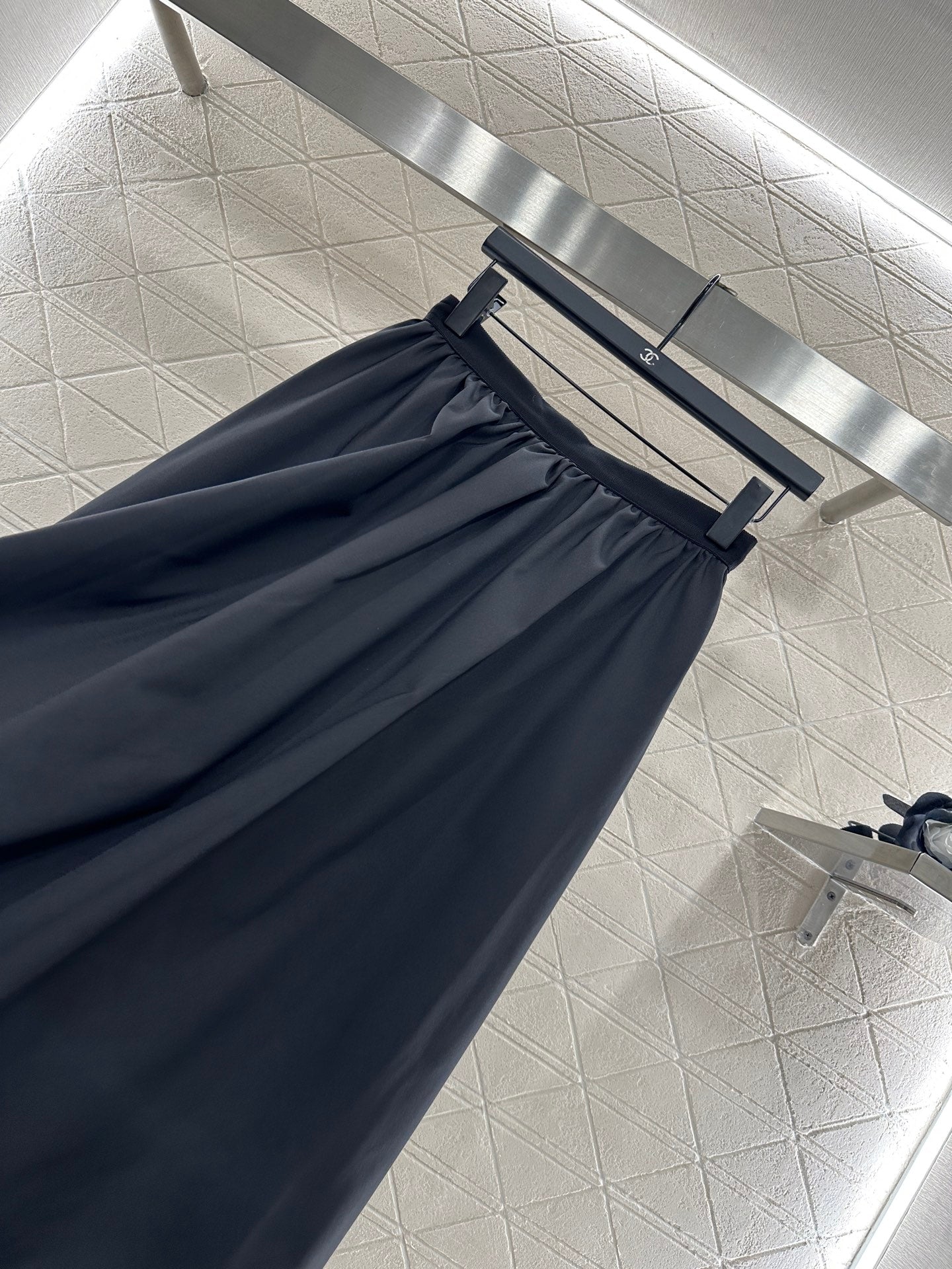 25fw High waisted umbrella shaped mid length skirt