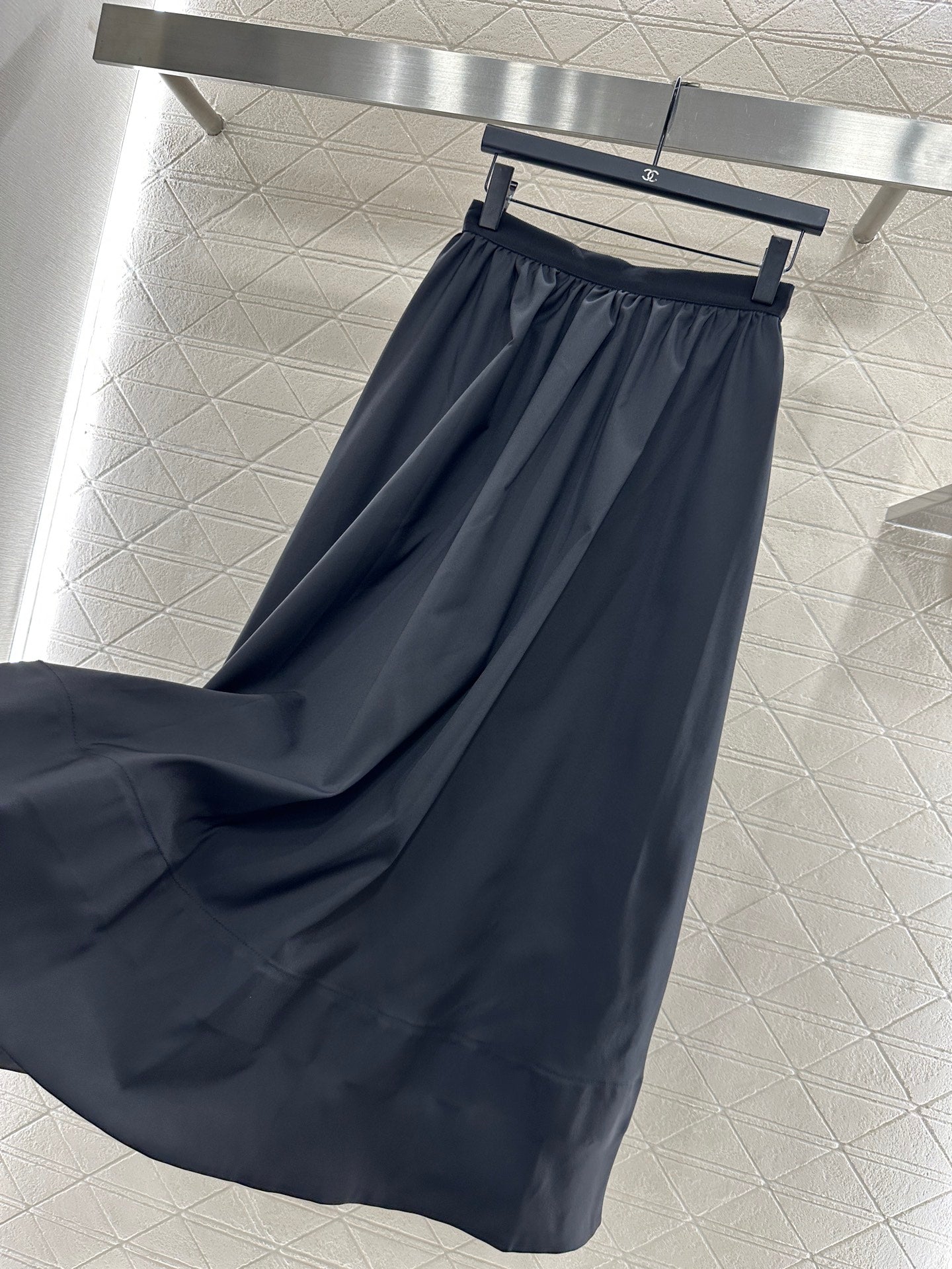 25fw High waisted umbrella shaped mid length skirt