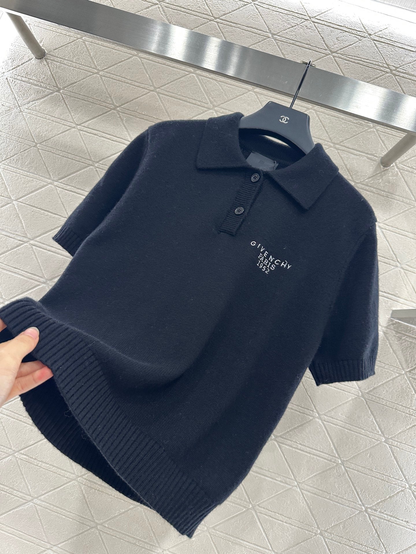 25fw Half open lapel knitted top