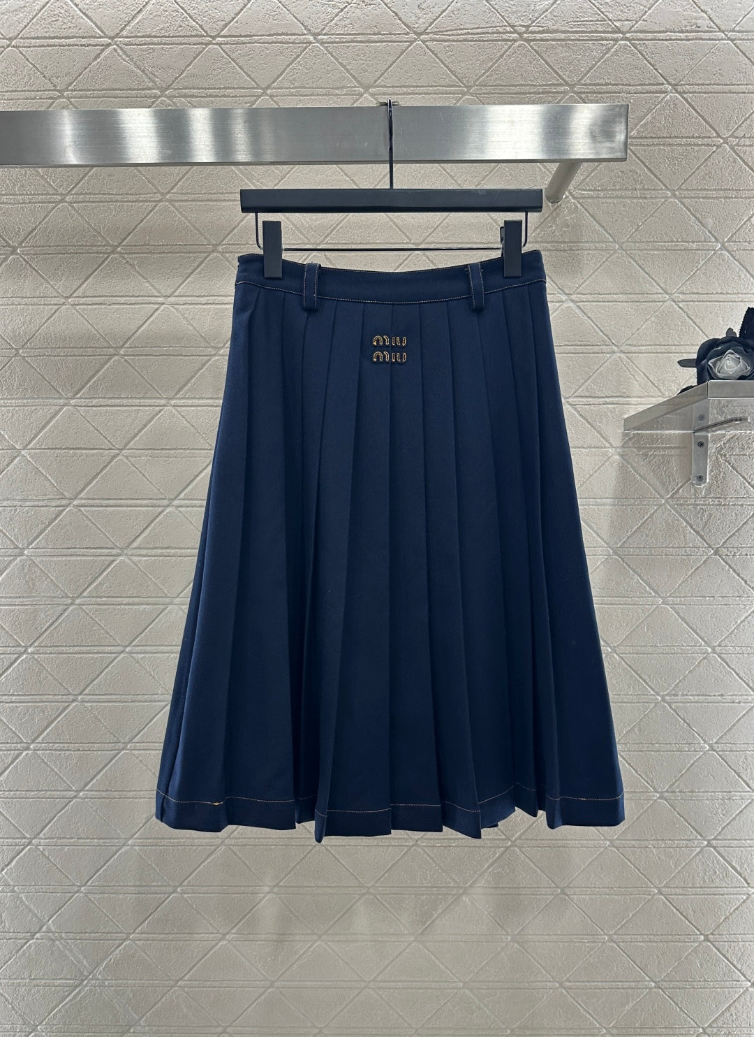 25fw Mid length skirt