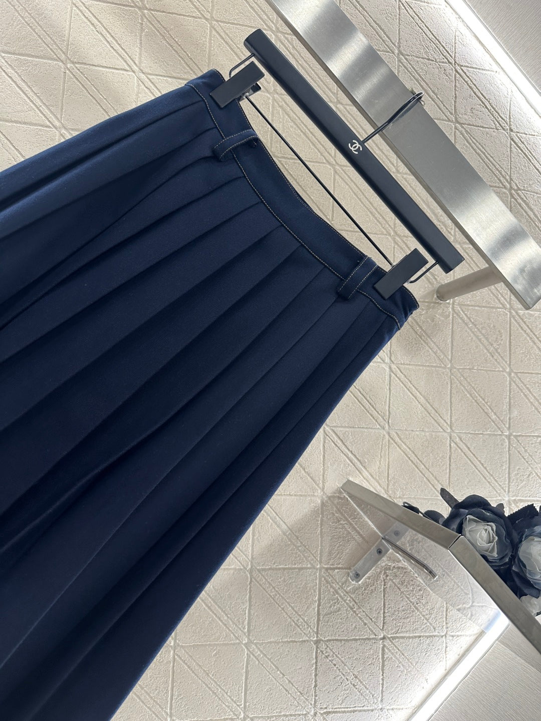 25fw Mid length skirt