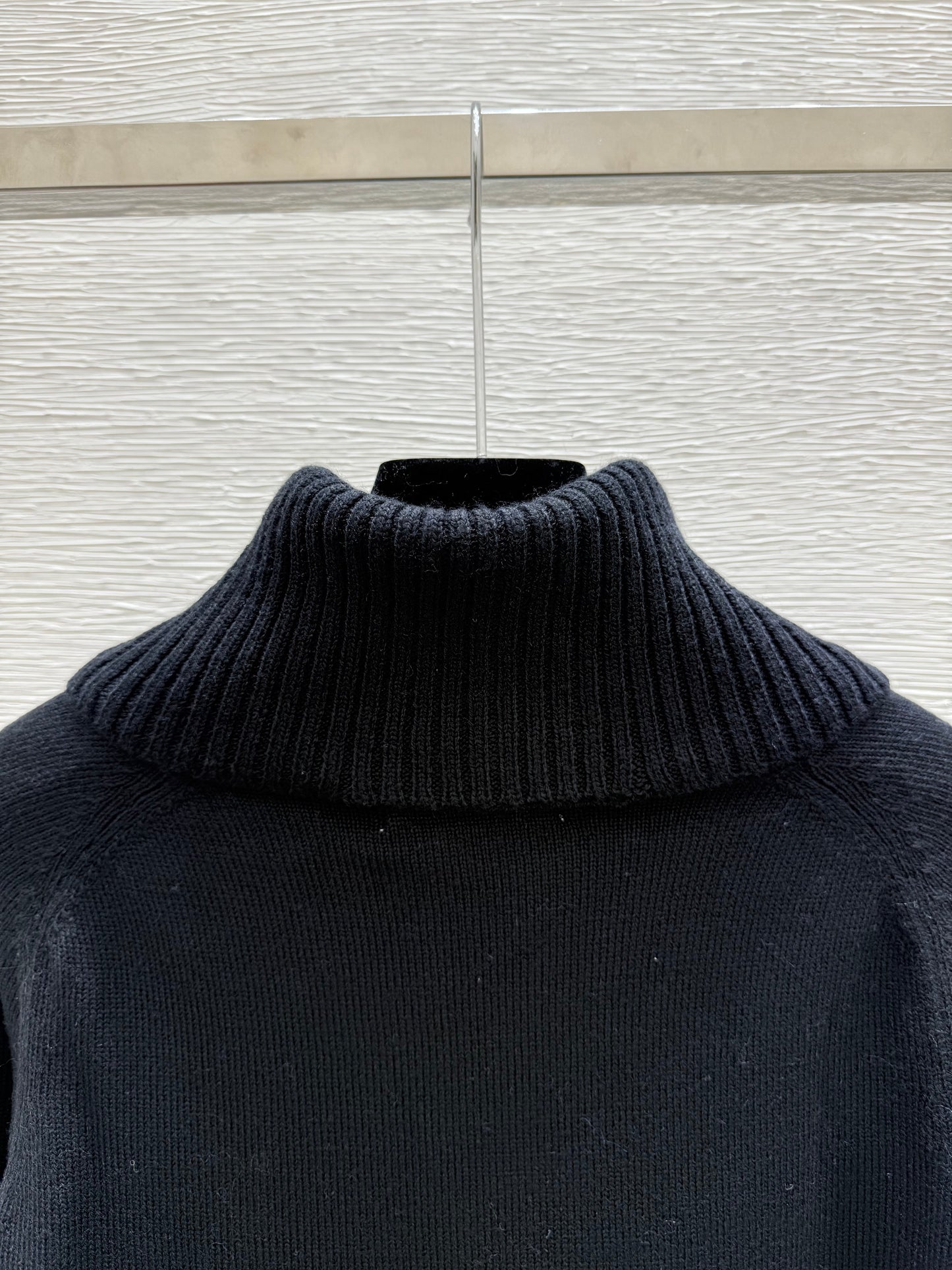 25fw Knitted long sleeved collar