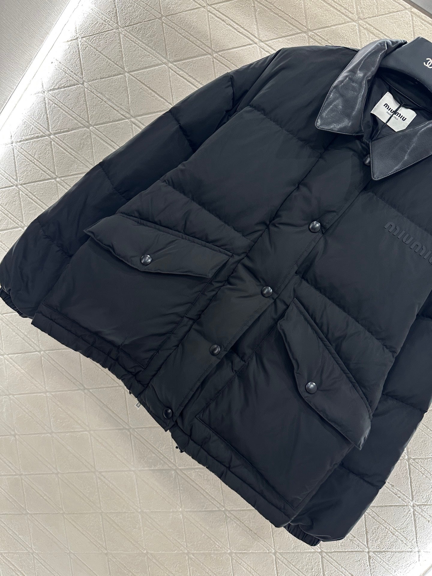 25fw Collar down jacket made of patchwork leather