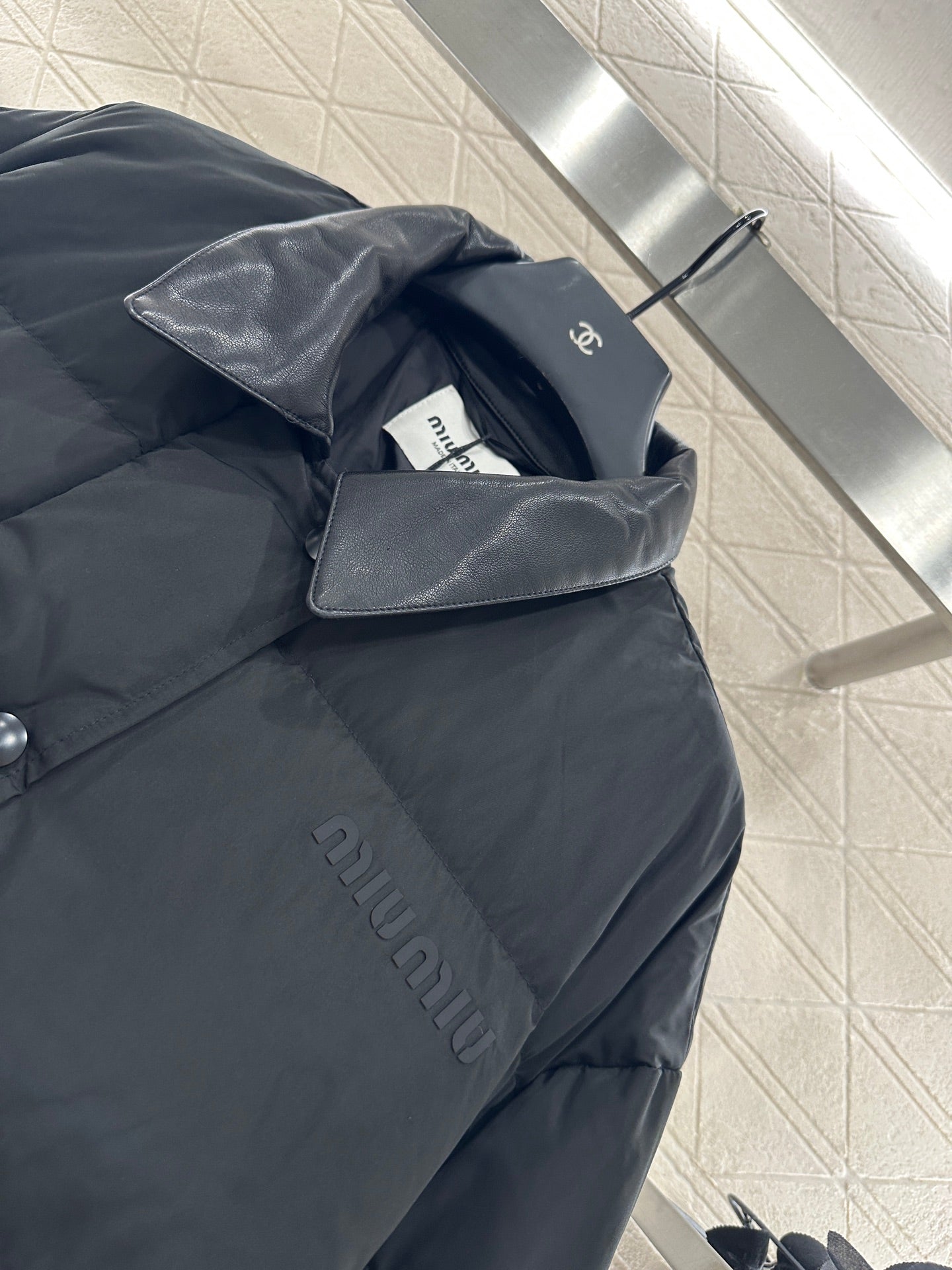 25fw Collar down jacket made of patchwork leather