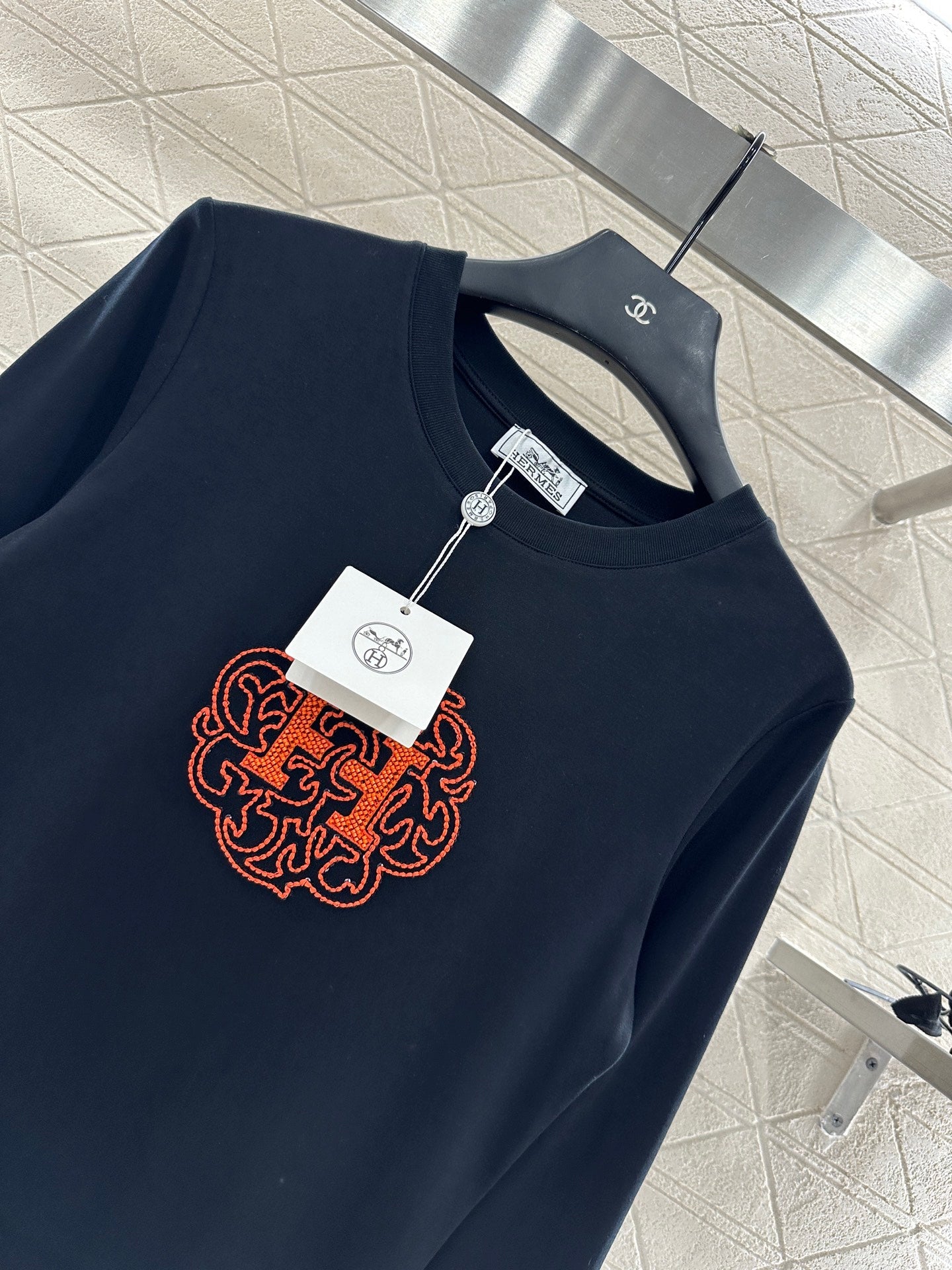 25fw Slim fit beaded logo top