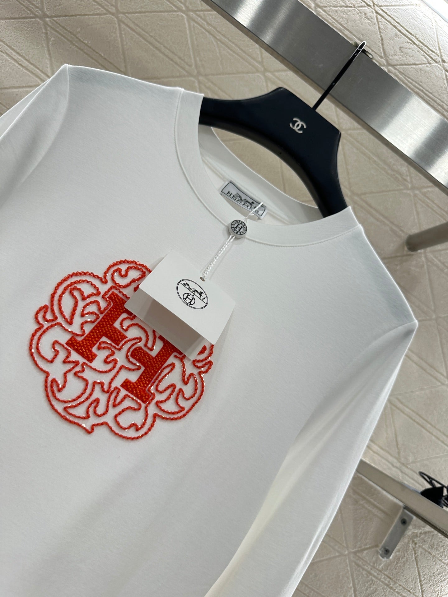 25fw Slim fit beaded logo top