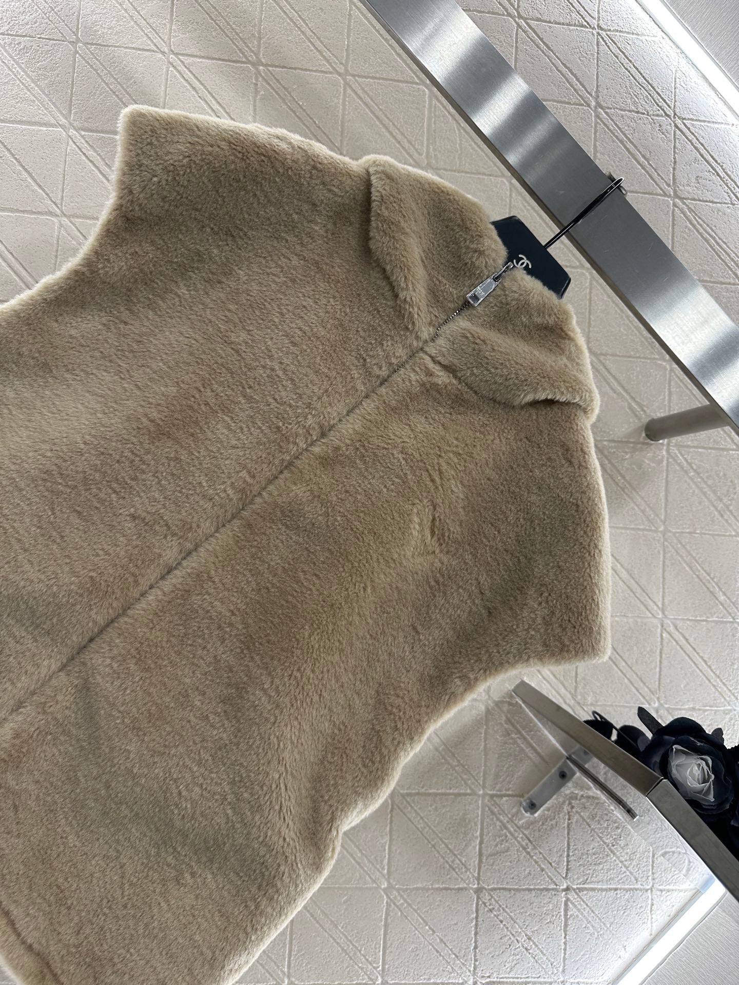 25fw Wearing fur vest on both sides