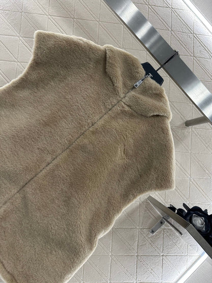 25fw Wearing fur vest on both sides