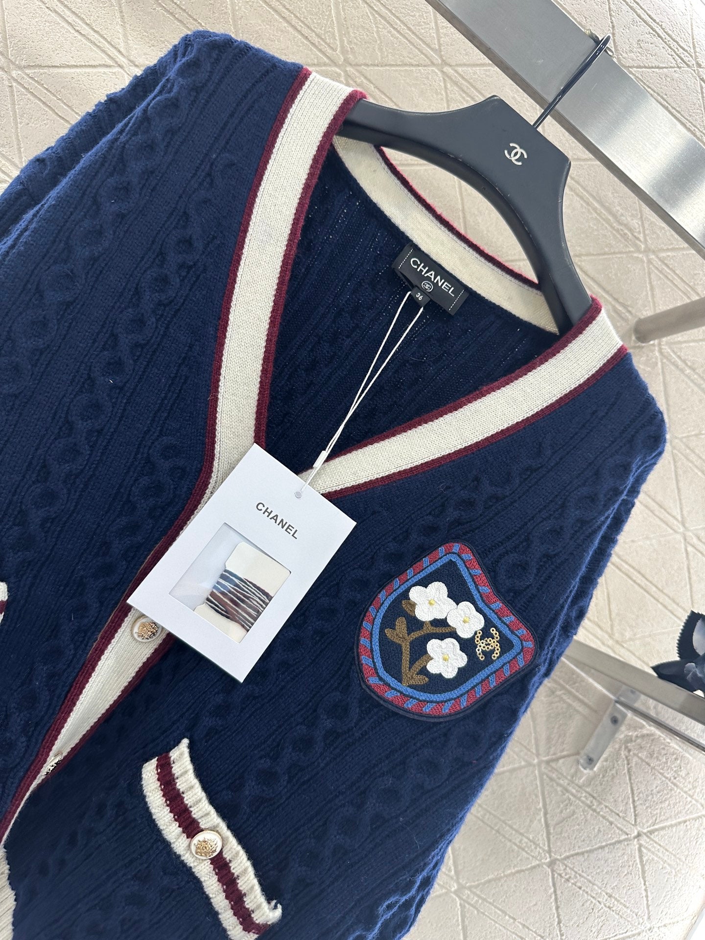 25fw V-neck Fried Dough Twists contrast knitted cardigan