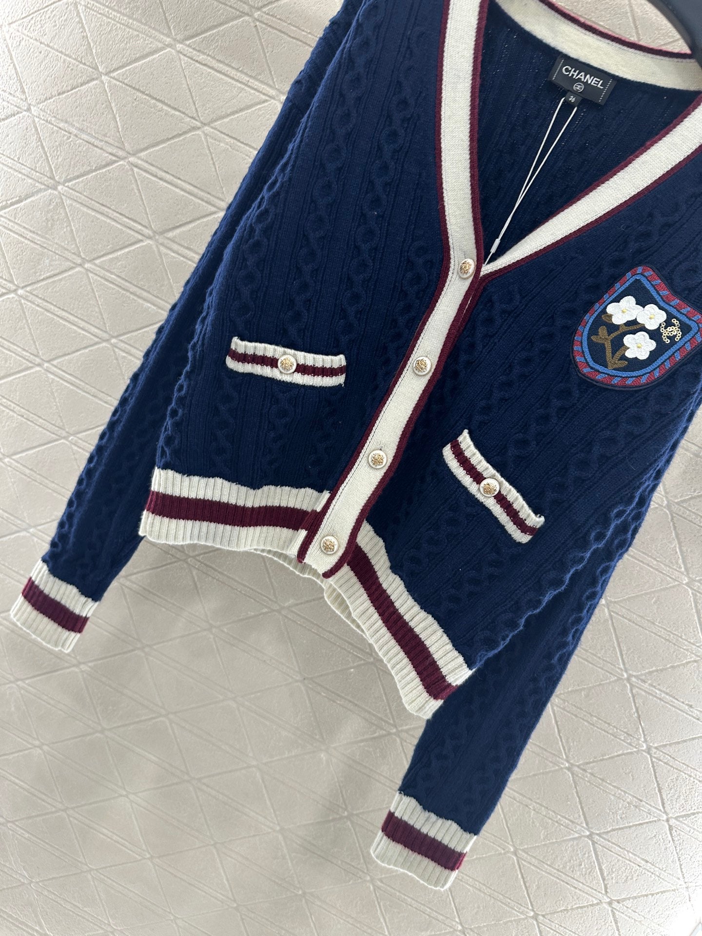 25fw V-neck Fried Dough Twists contrast knitted cardigan