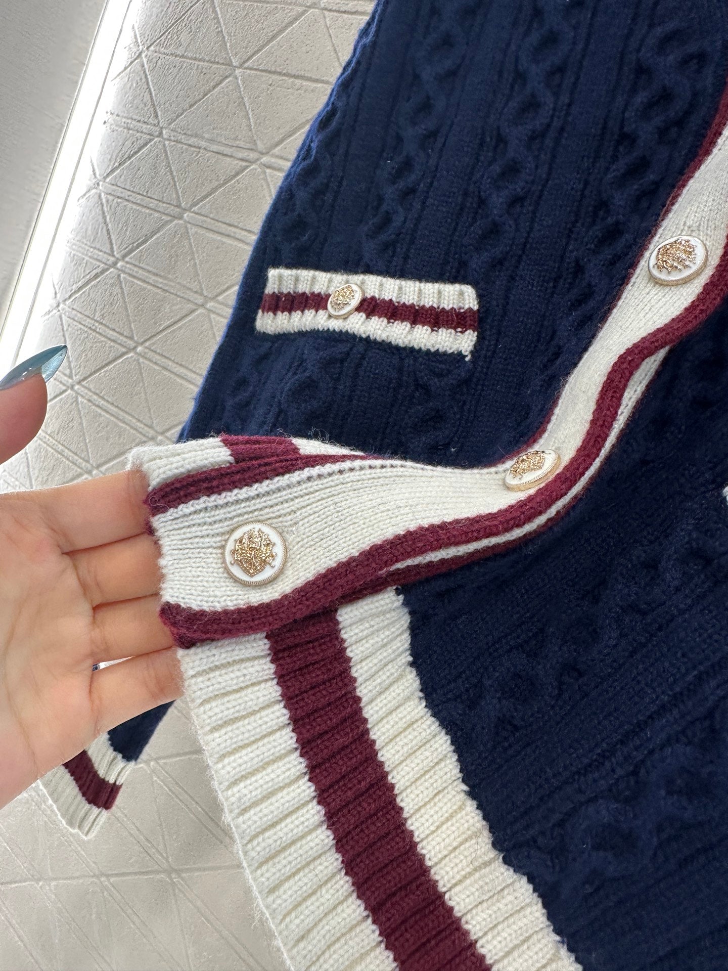 25fw V-neck Fried Dough Twists contrast knitted cardigan