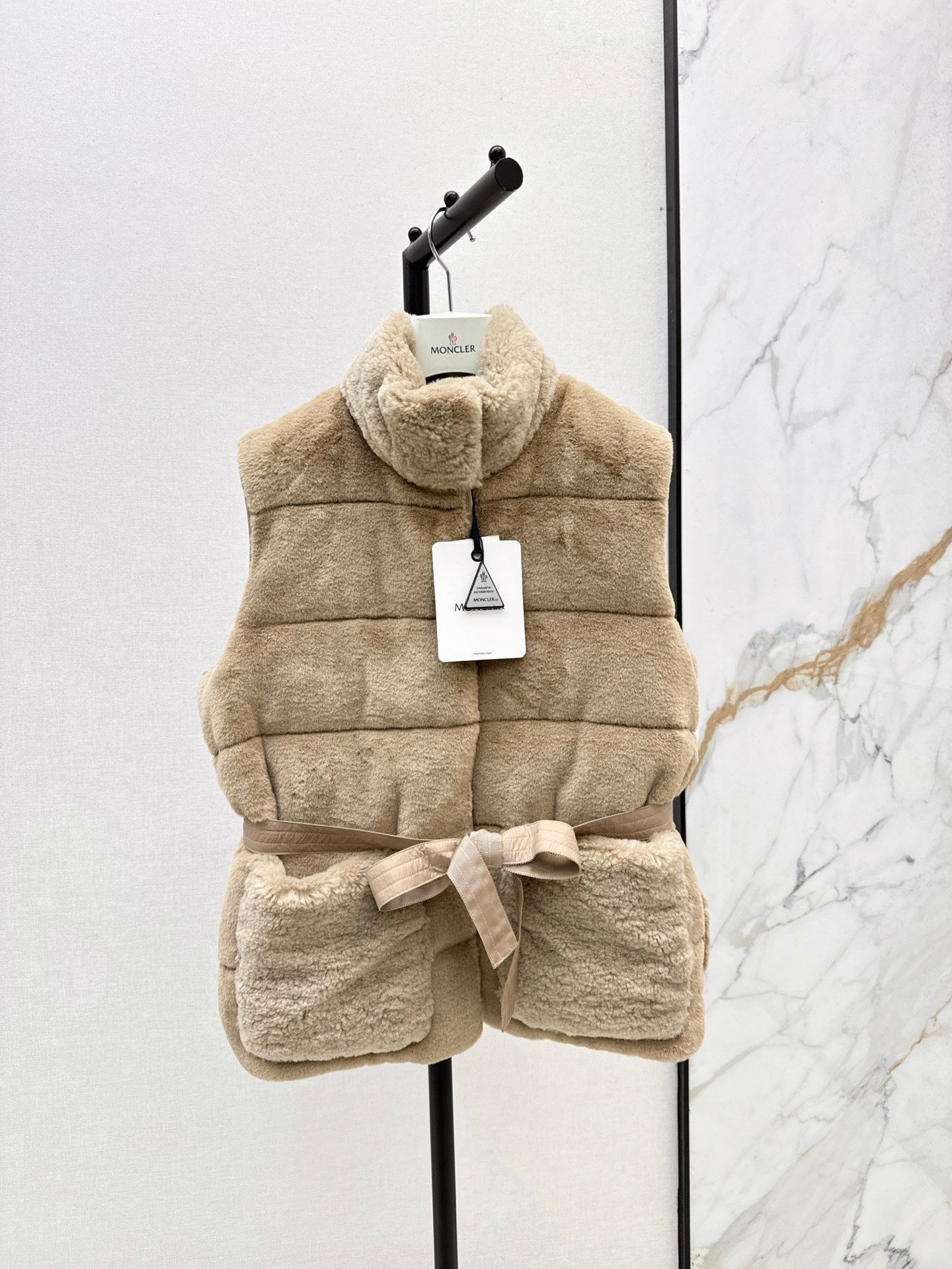25fw Plush collar down short vest