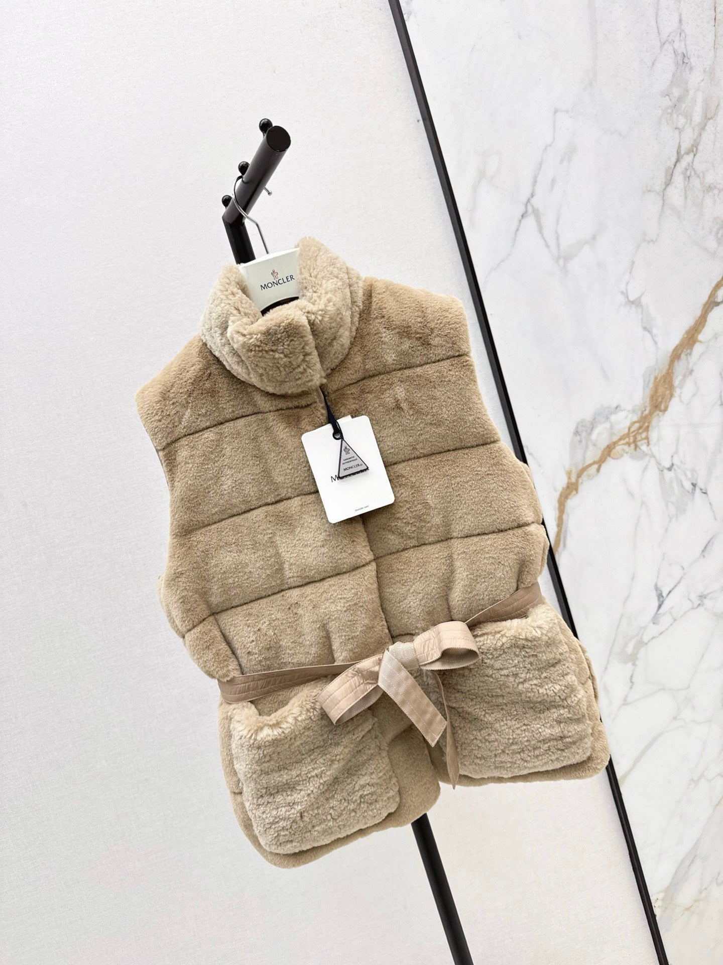 25fw Plush collar down short vest