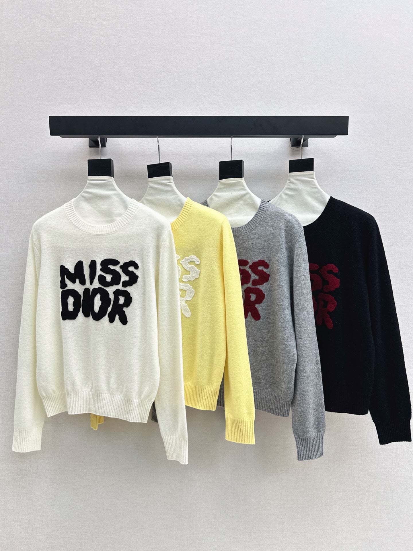 25fw 3D Embroidered Logo Sweater
