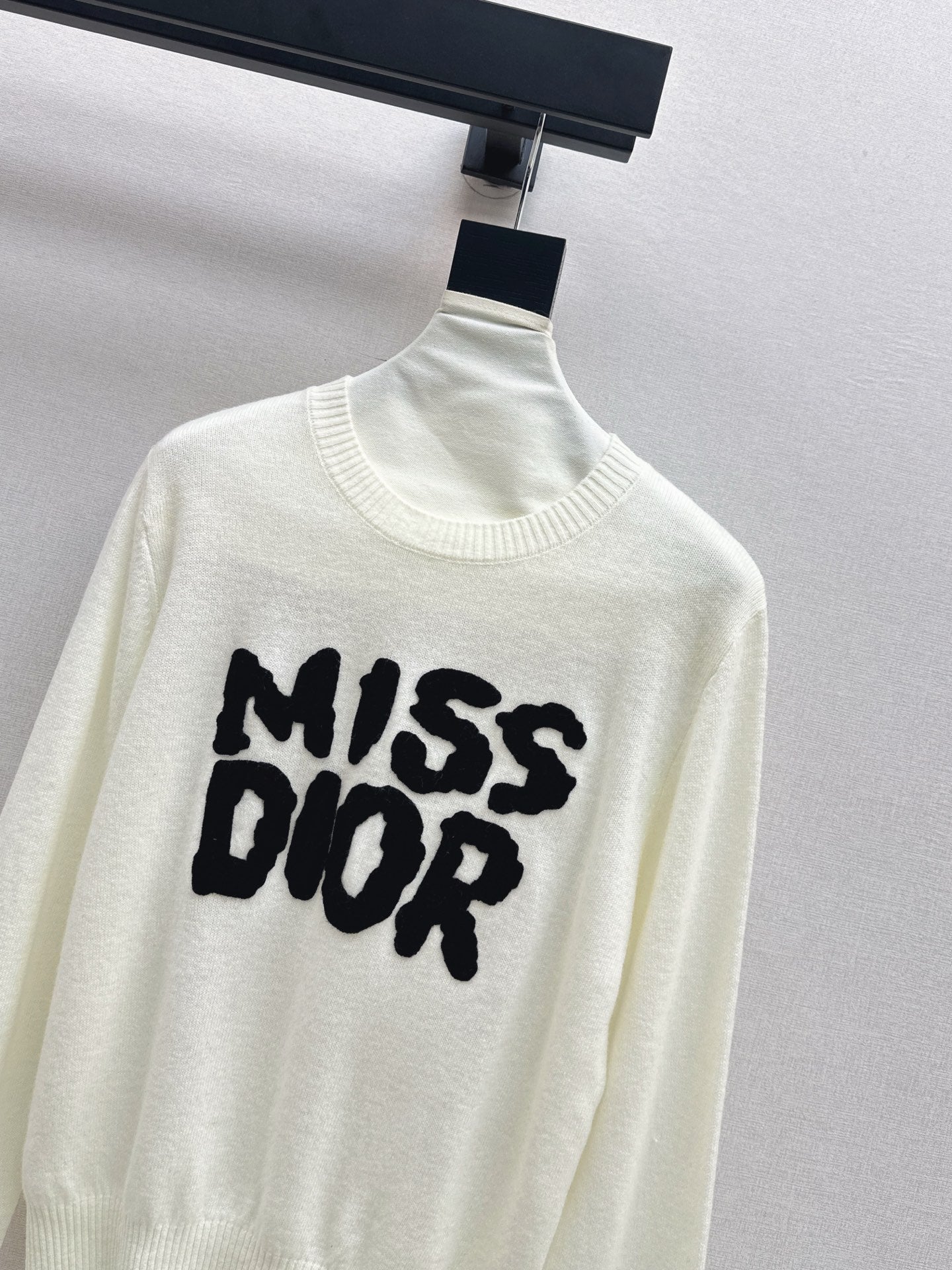25fw 3D Embroidered Logo Sweater