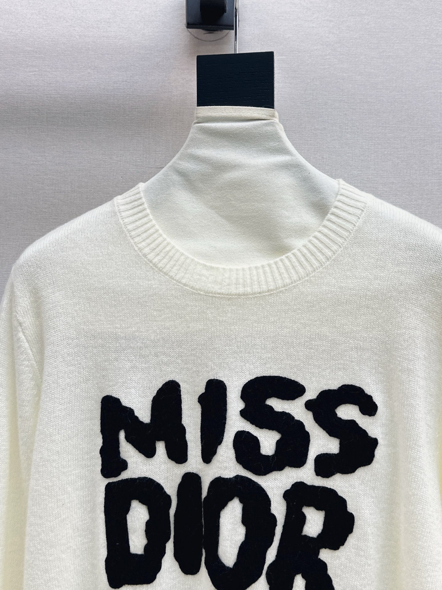 25fw 3D Embroidered Logo Sweater