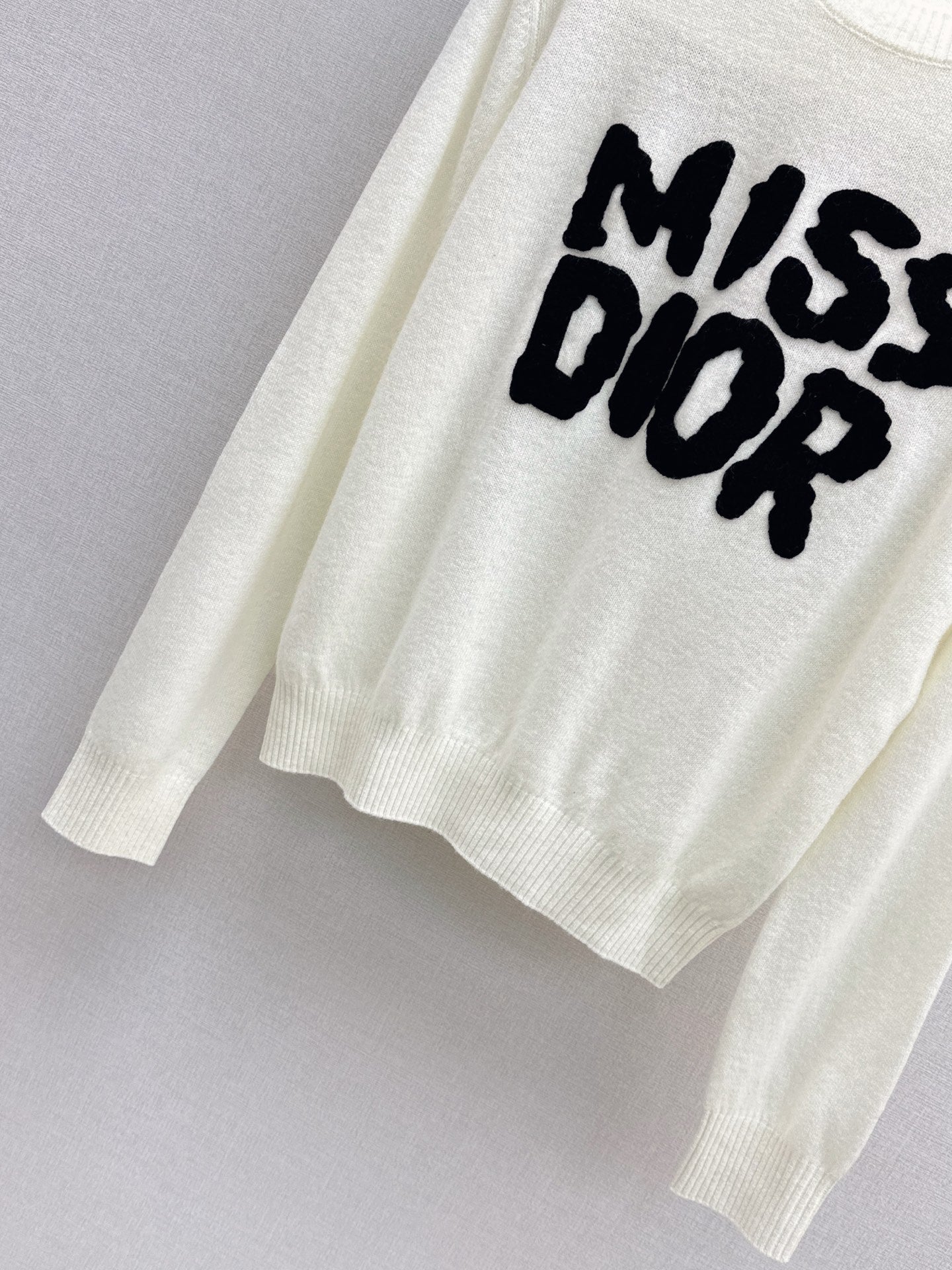 25fw 3D Embroidered Logo Sweater