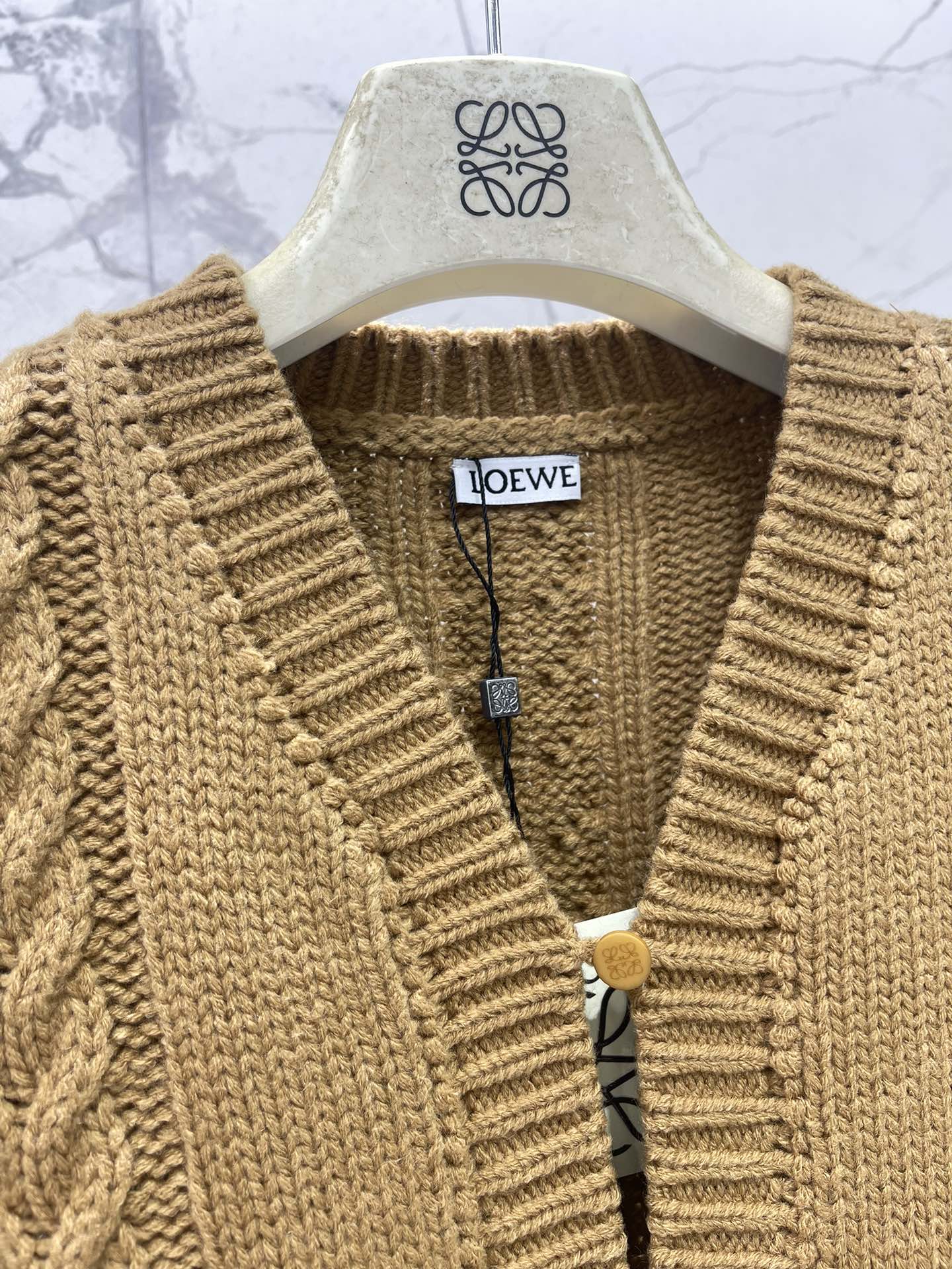 25fw V-neck knitted sweater