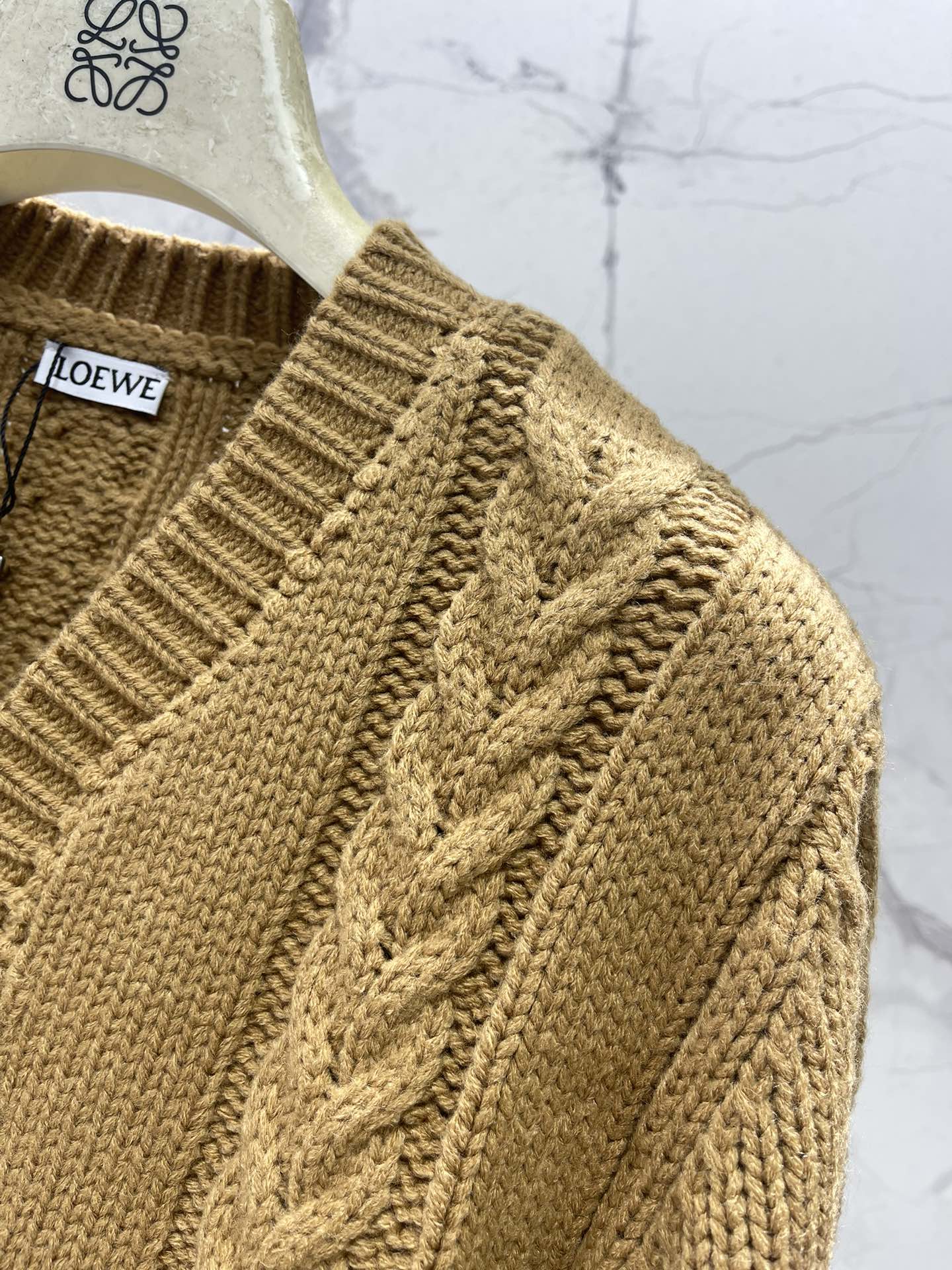 25fw V-neck knitted sweater