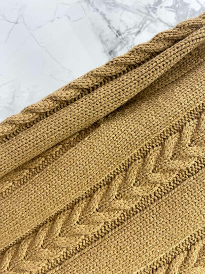 25fw V-neck knitted sweater