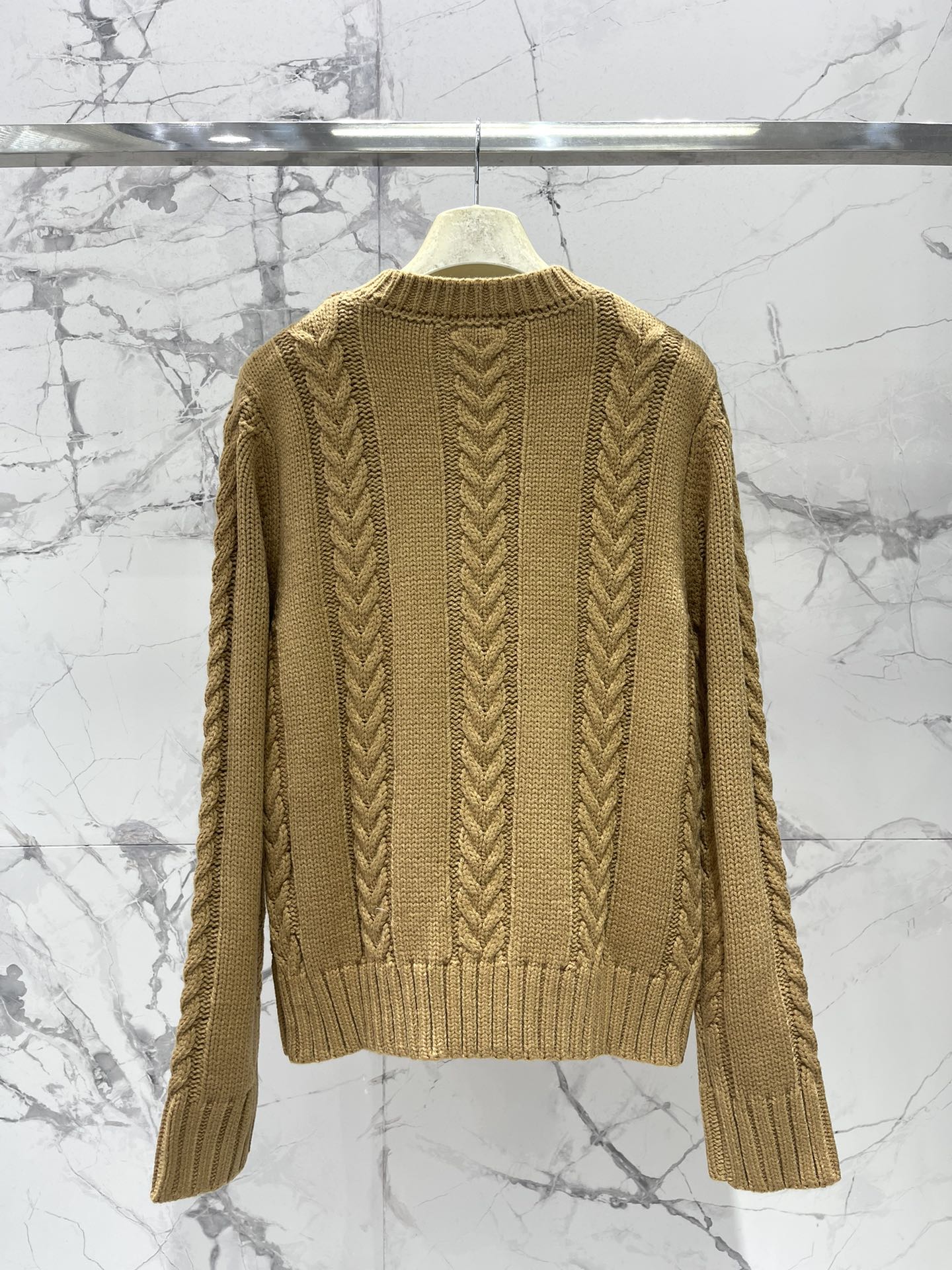 25fw V-neck knitted sweater