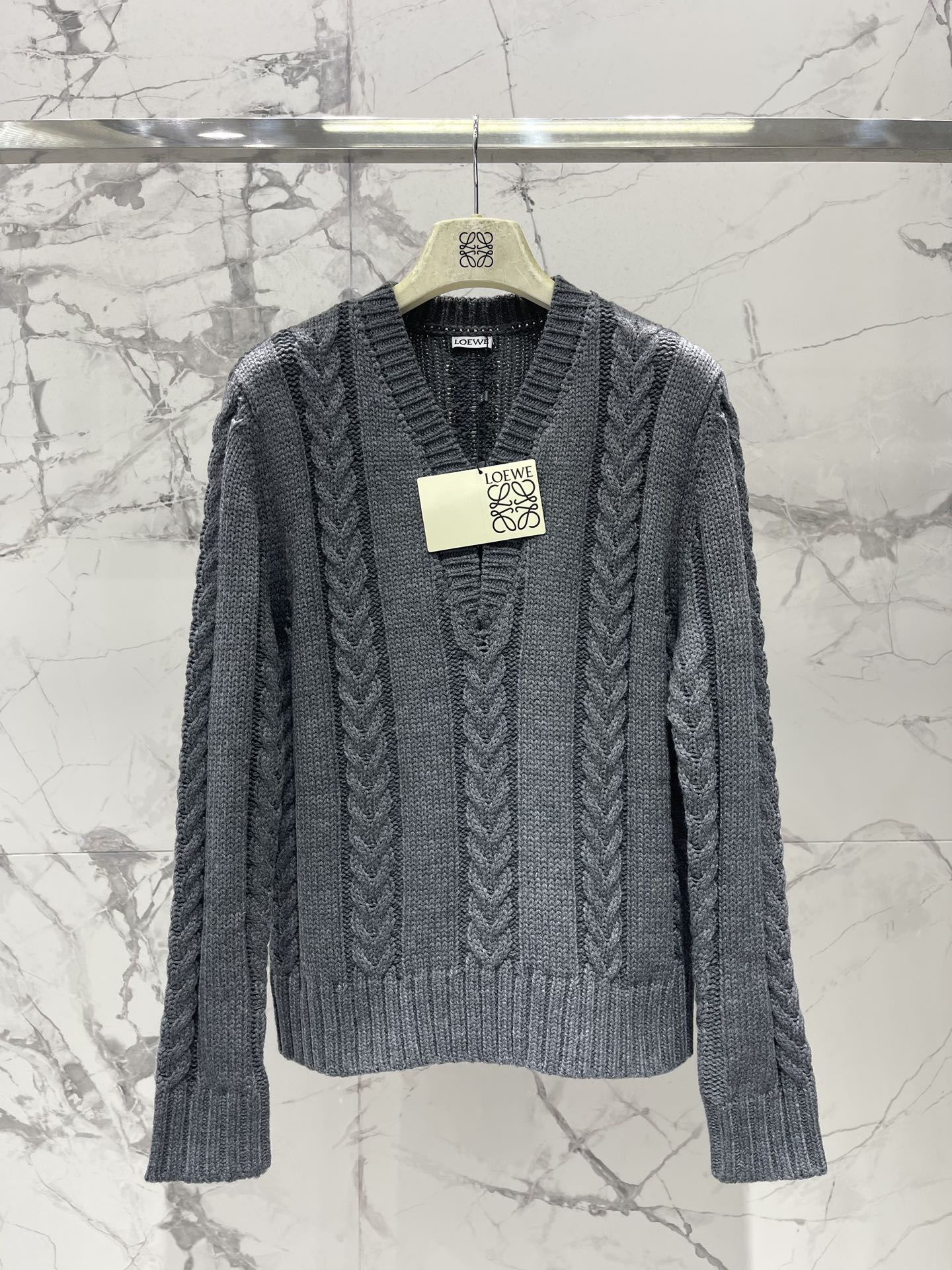25fw V-neck knitted sweater