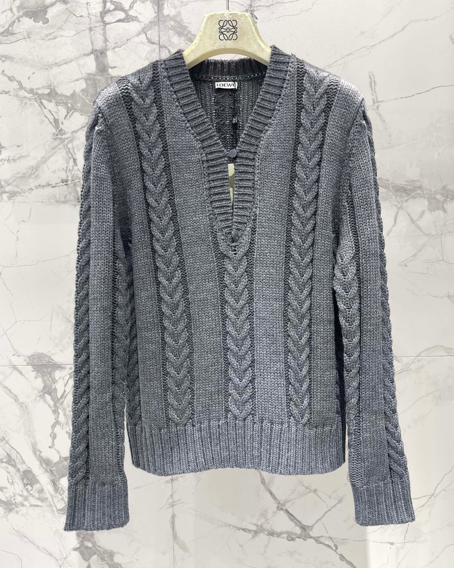 25fw V-neck knitted sweater