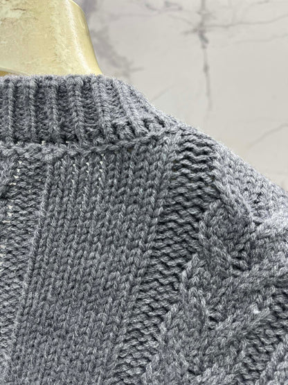 25fw V-neck knitted sweater