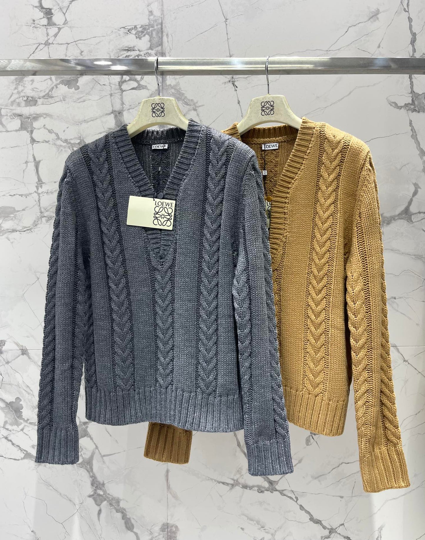 25fw V-neck knitted sweater