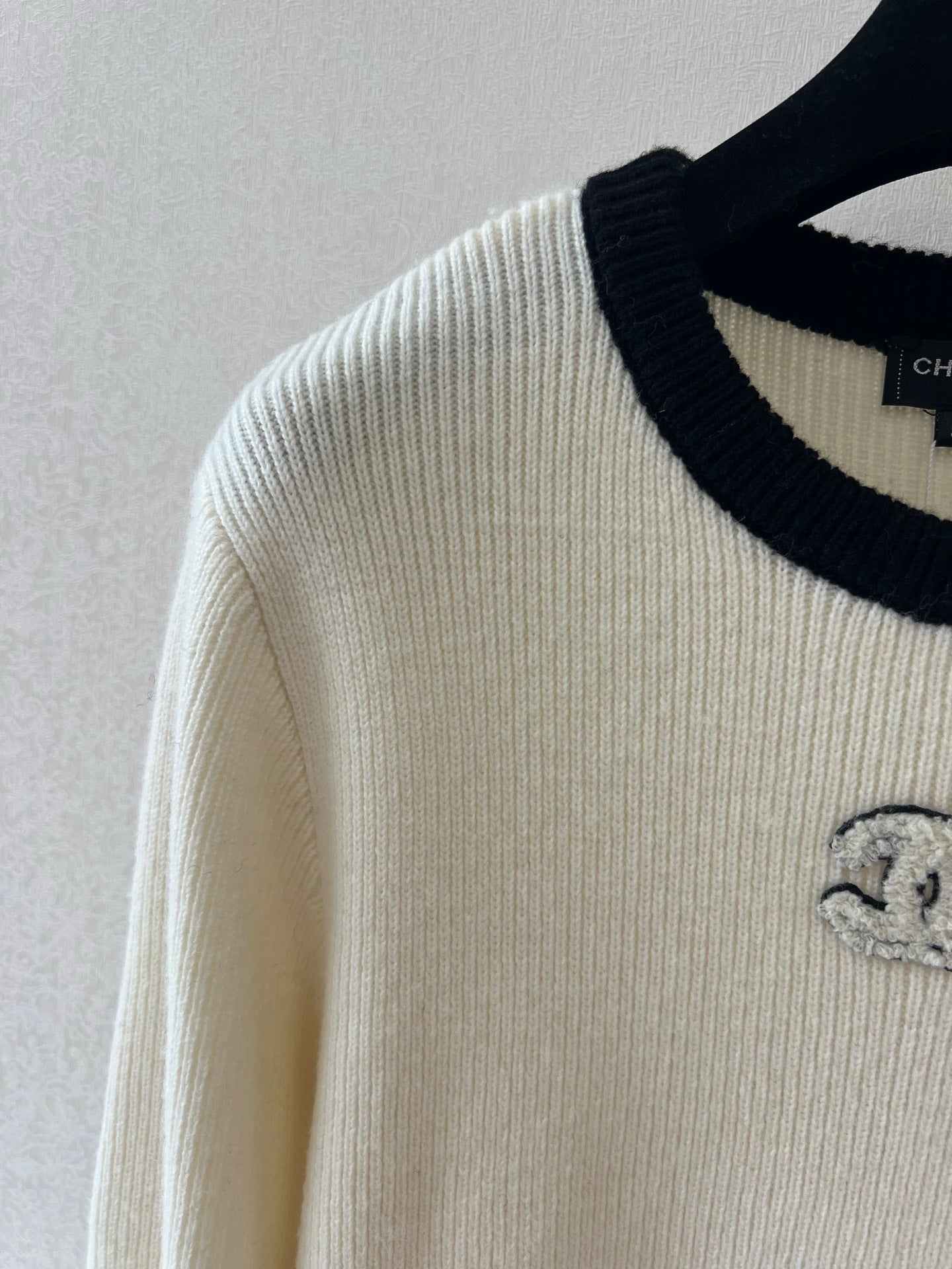 25fw  Round neck long sleeved shirt