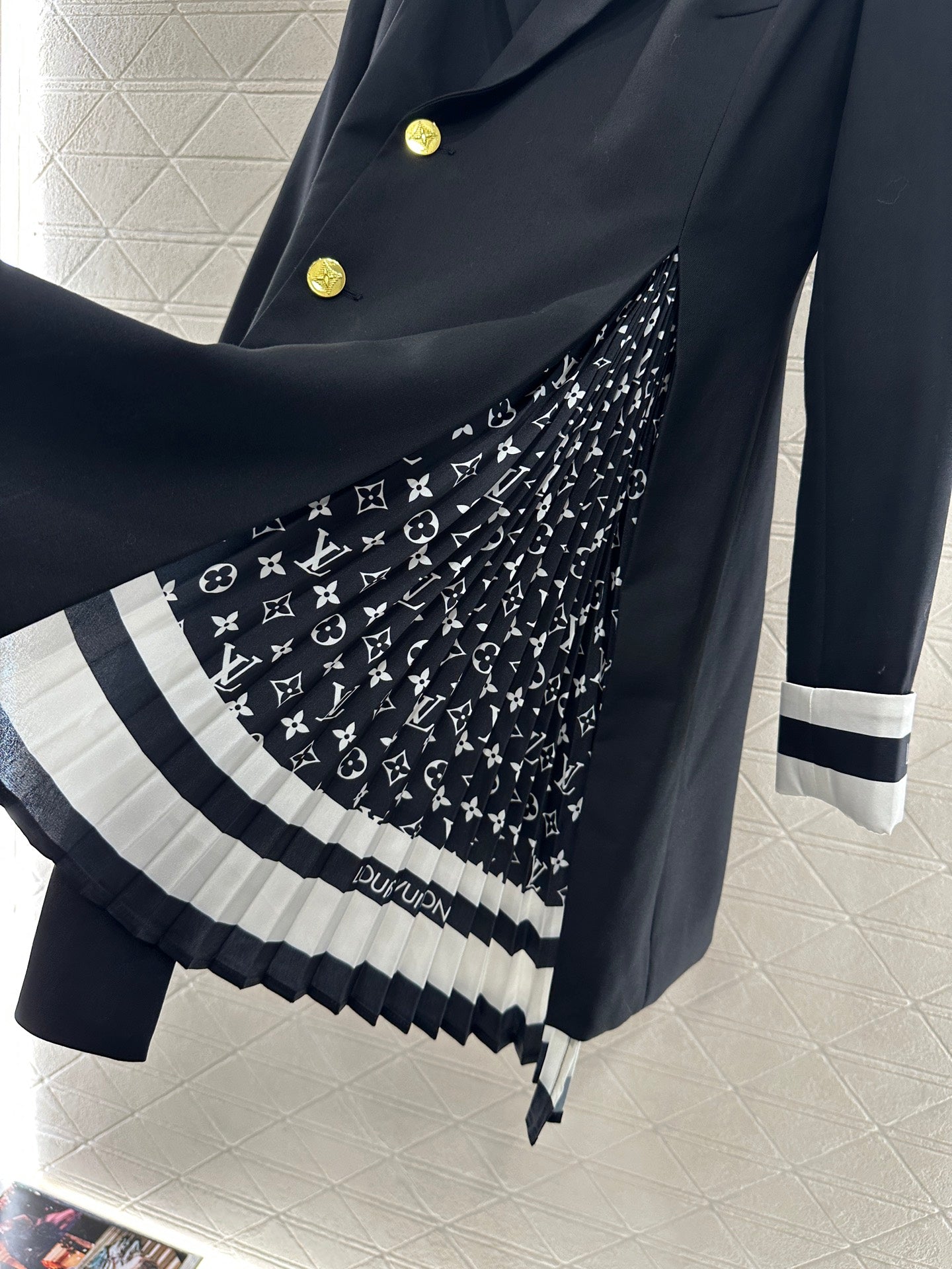 25fw Irregular suit with belt splicing