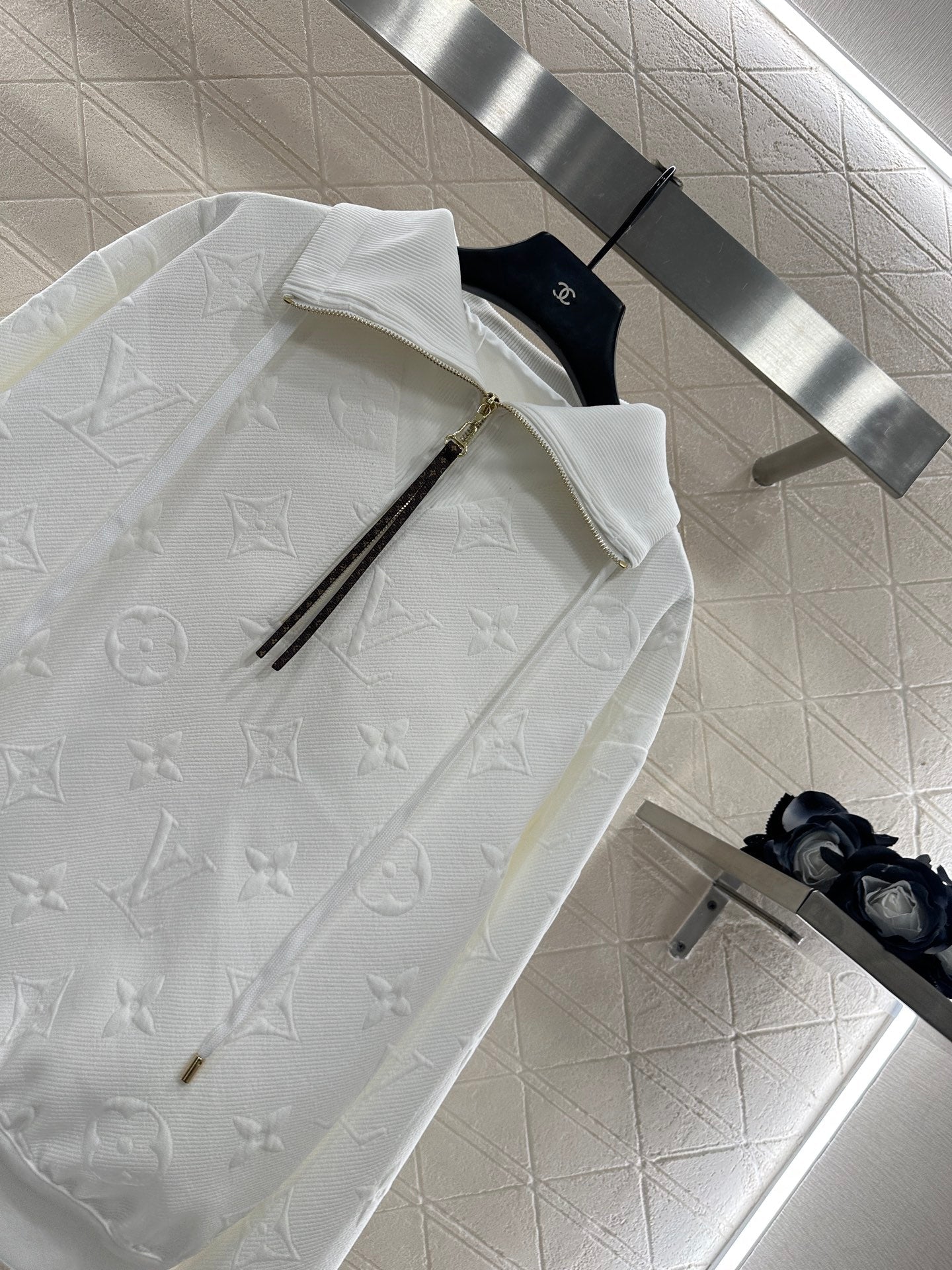 25fw Embossed half open collar set